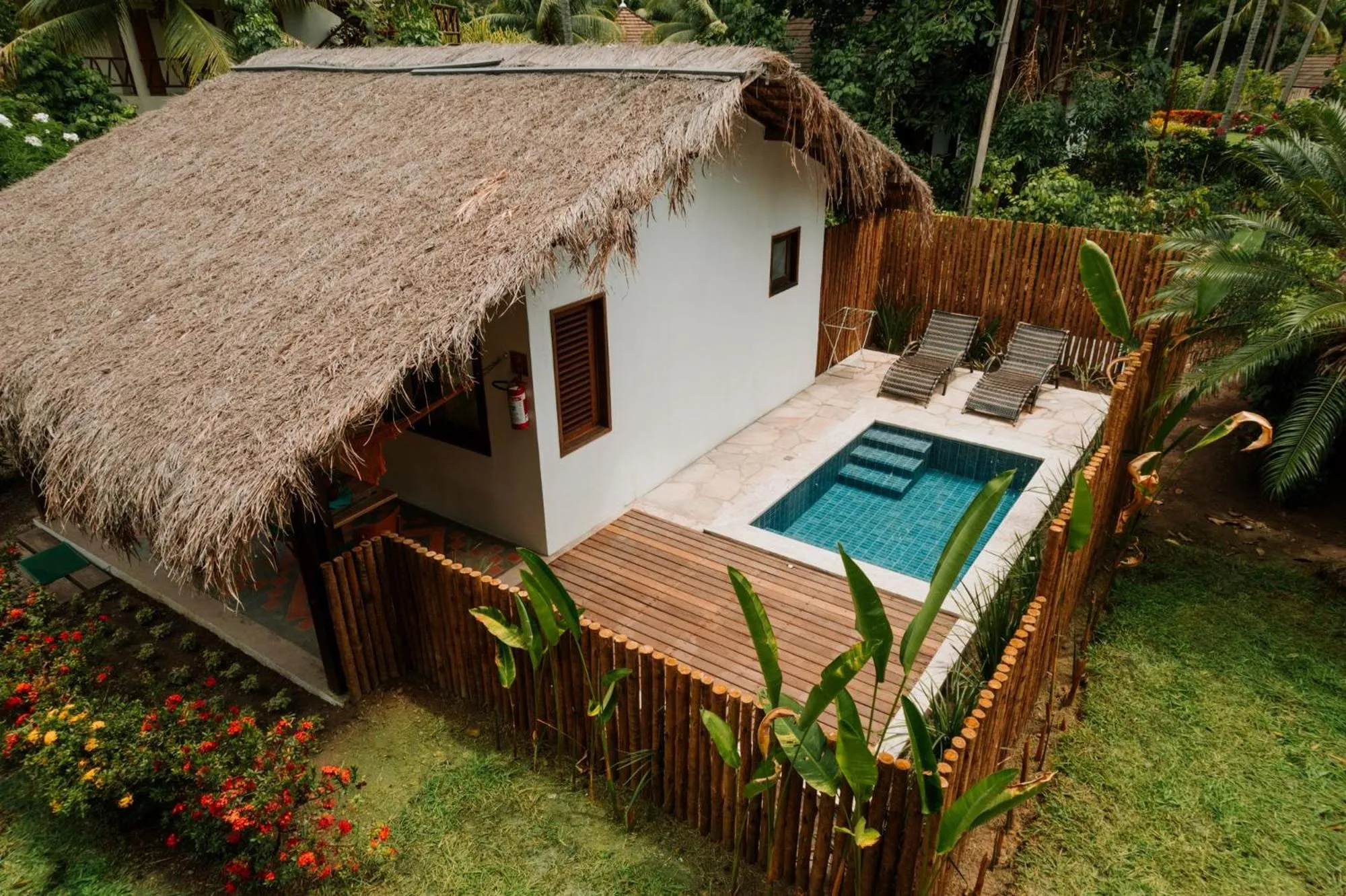 Facade/entrance in Bangalôs do Gameleiro