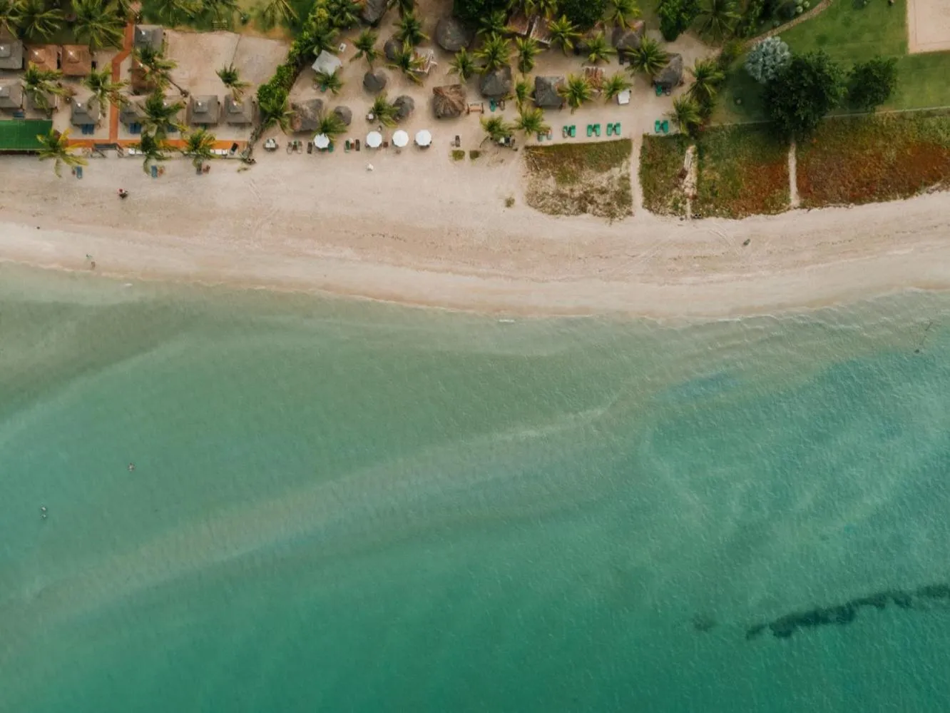 Beach in Bangalôs do Gameleiro