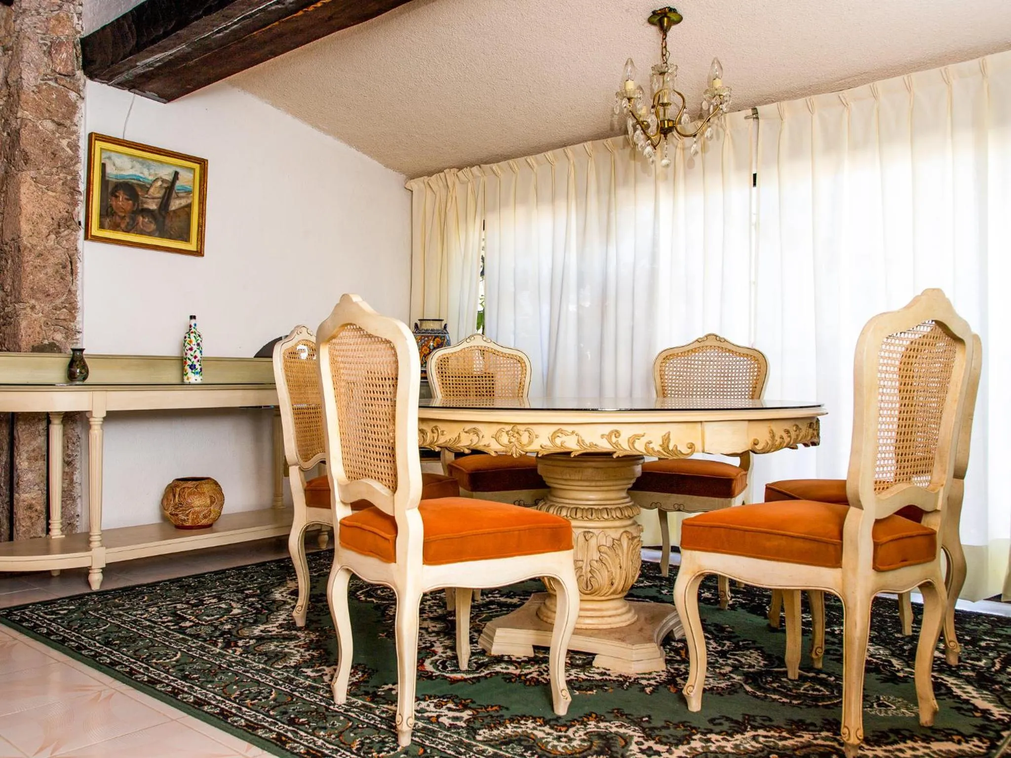 Dining area in Casa de las Cruces Taxco