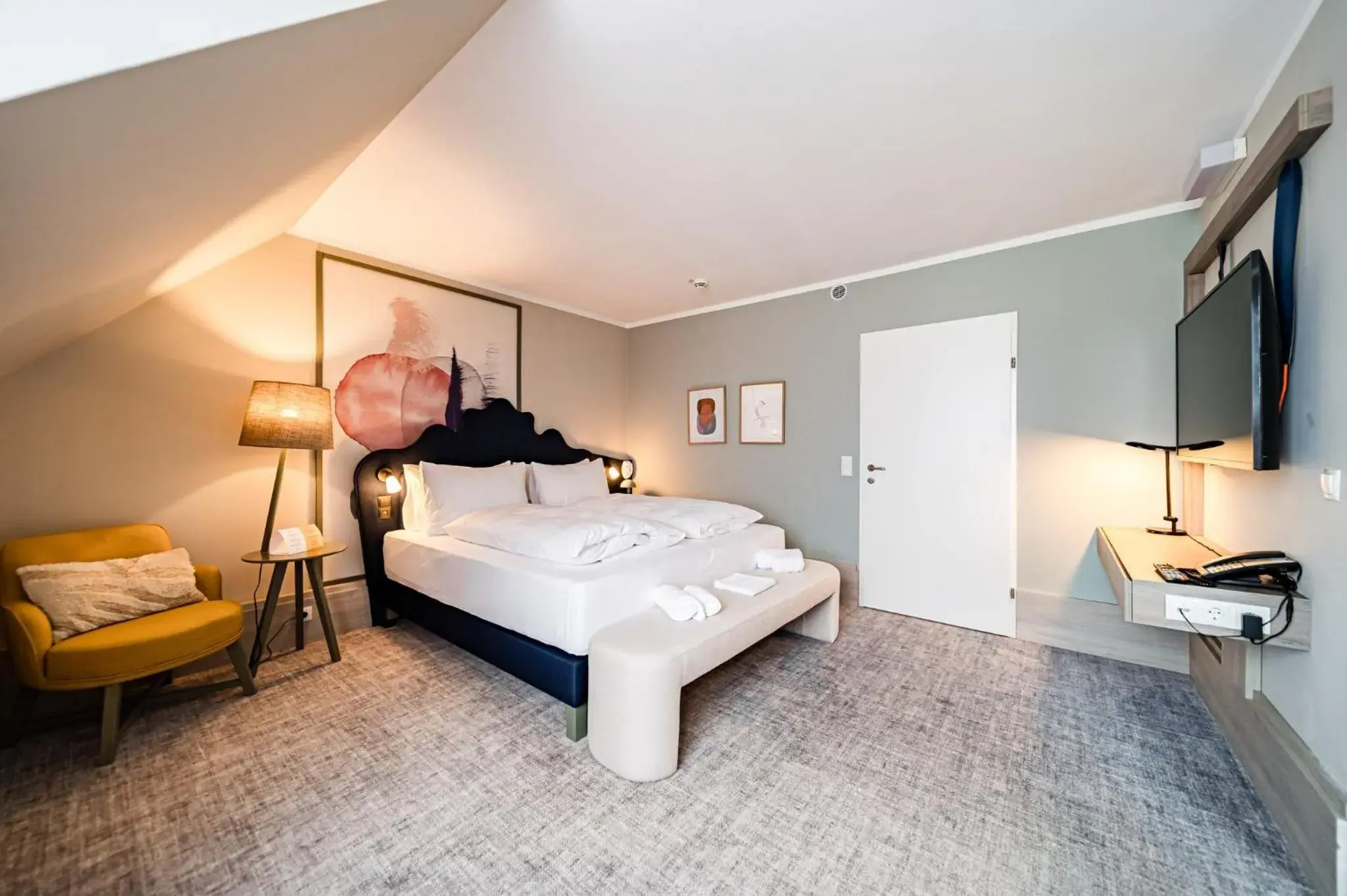 Photo of the whole room, Bed in voco Vienna Prater by IHG Photo of the whole room, Bed in voco Vienna Prater by IHG