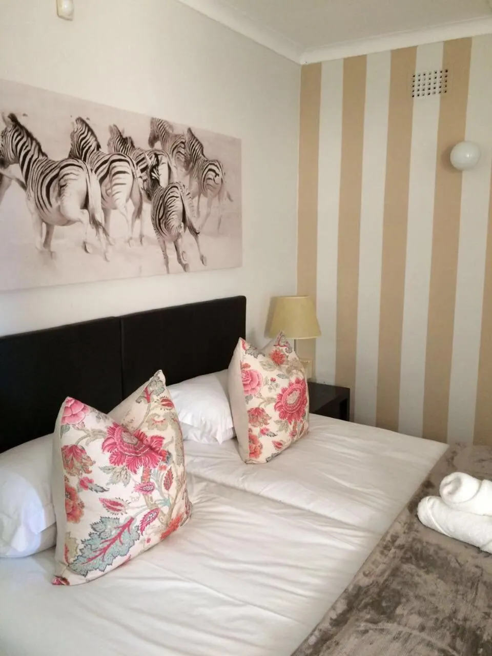 Bed in Wagon Wheel Country Lodge