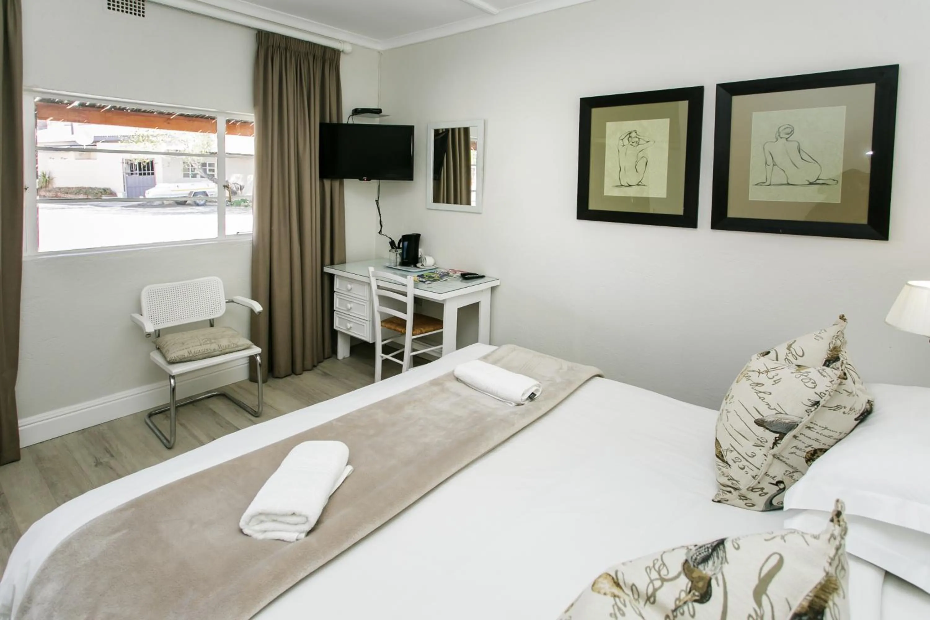 Bed in Wagon Wheel Country Lodge