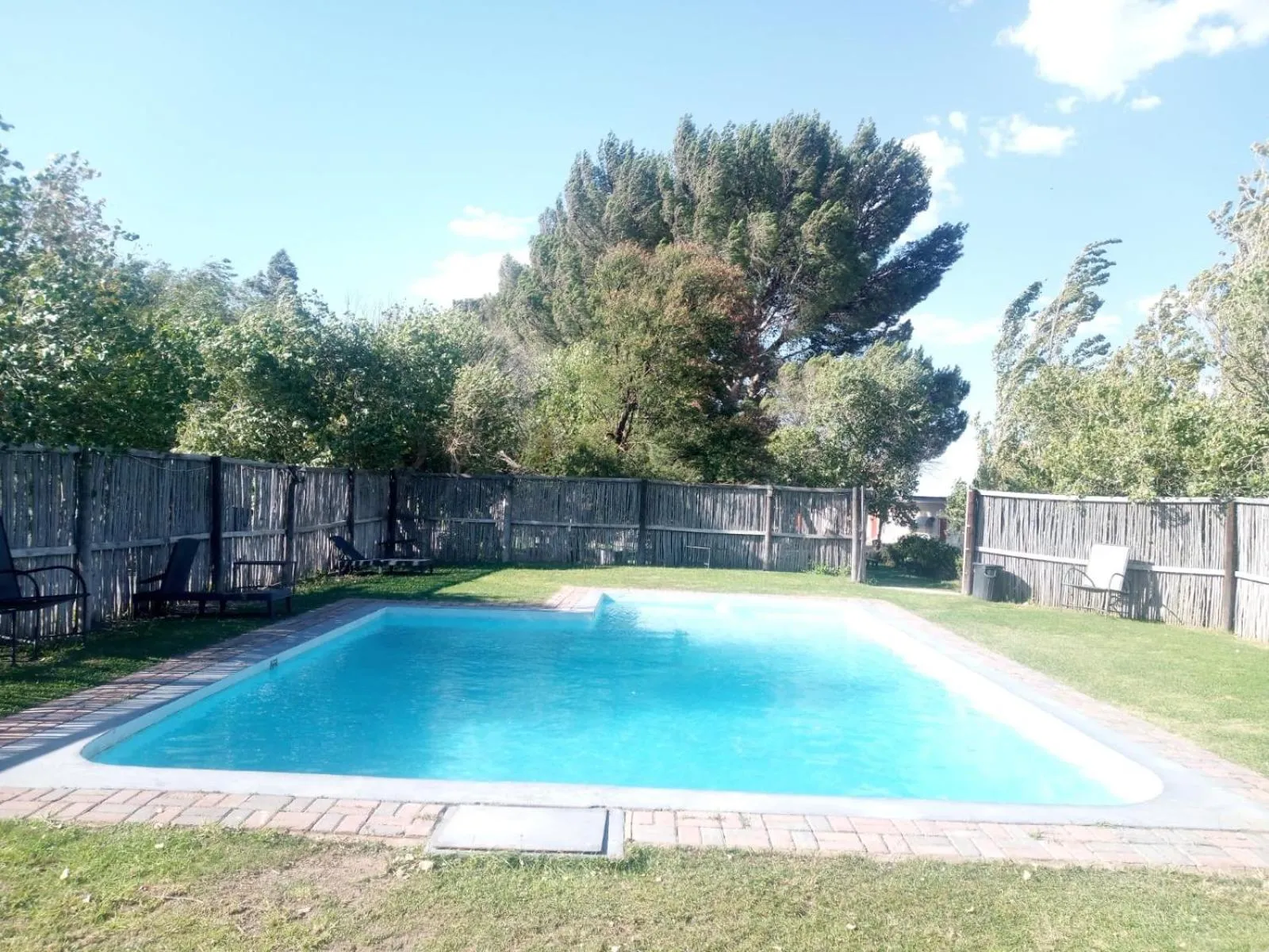 Swimming pool in Wagon Wheel Country Lodge