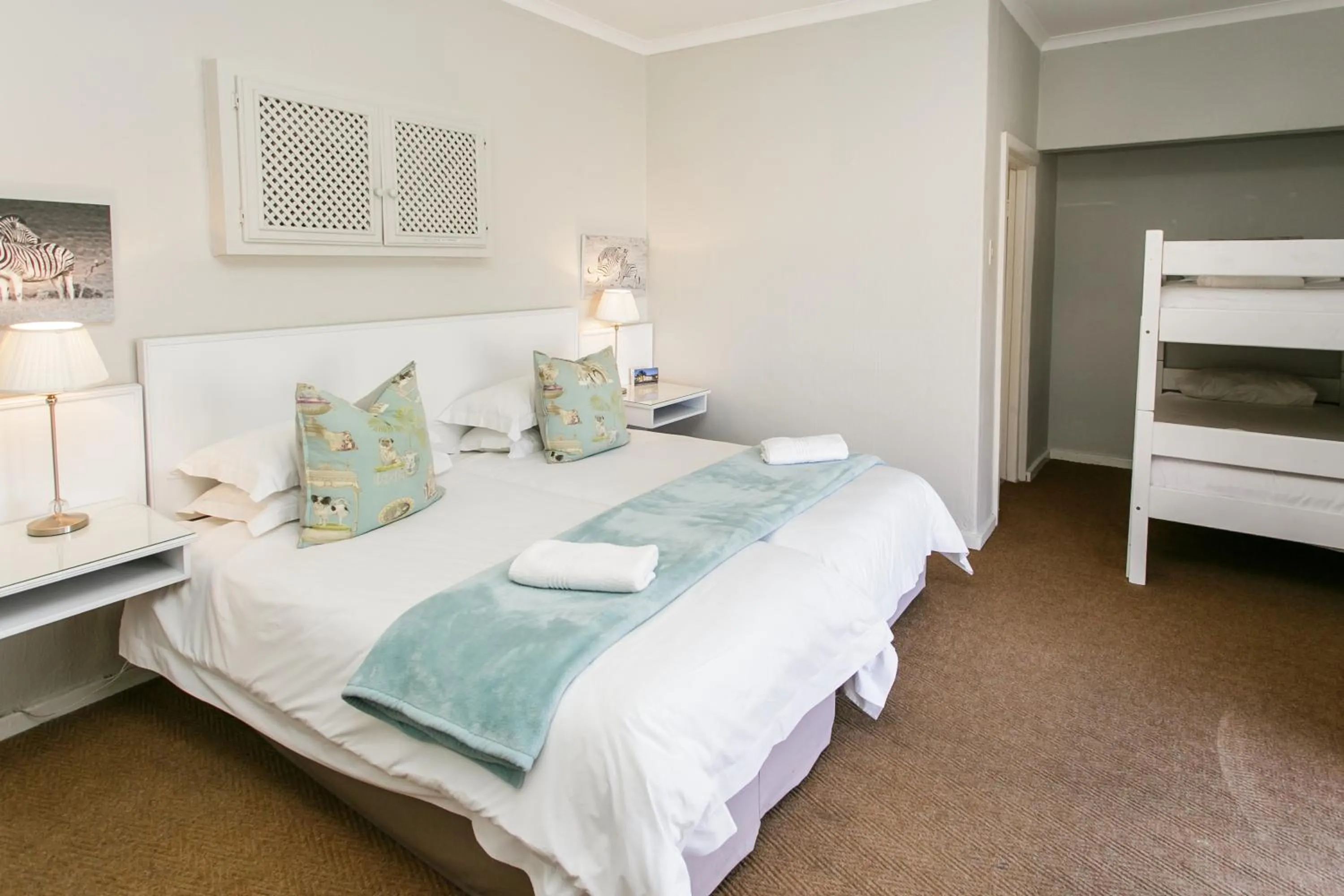 Bed in Wagon Wheel Country Lodge