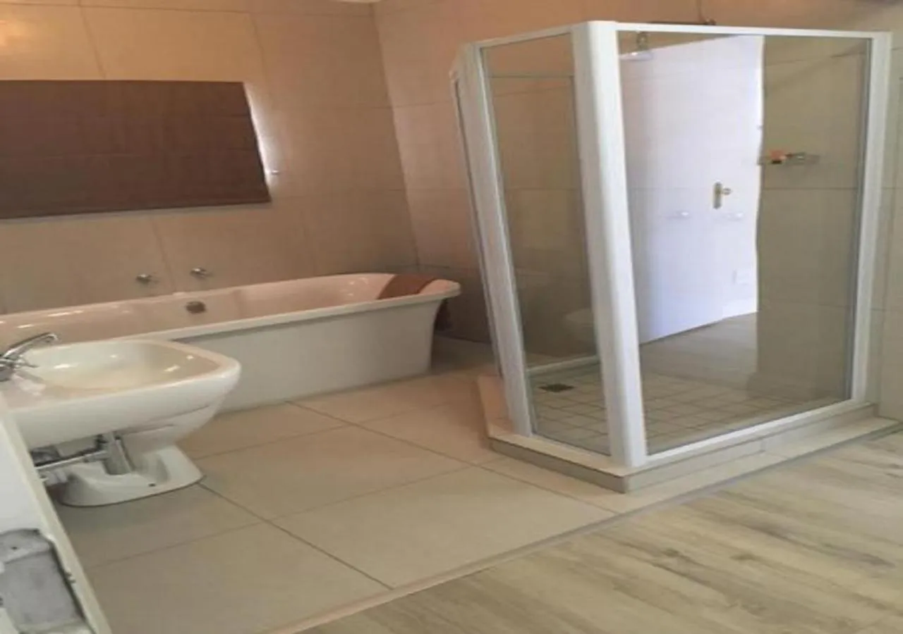 Bathroom in Wagon Wheel Country Lodge