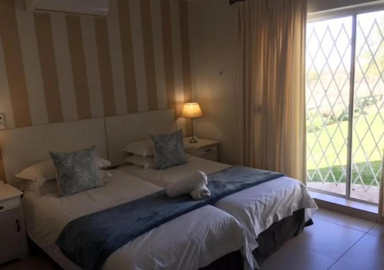 Bed in Wagon Wheel Country Lodge