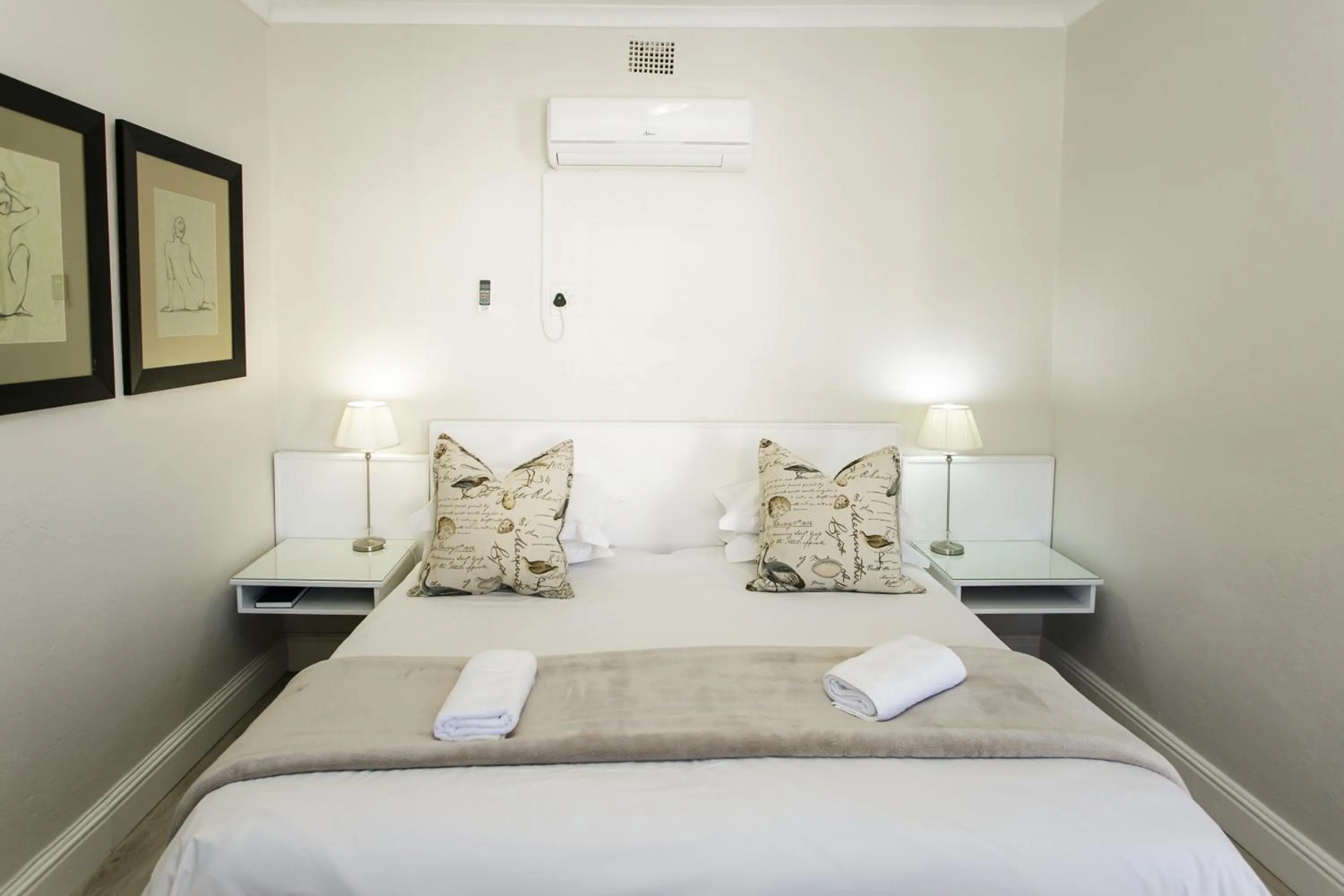 Bed in Wagon Wheel Country Lodge