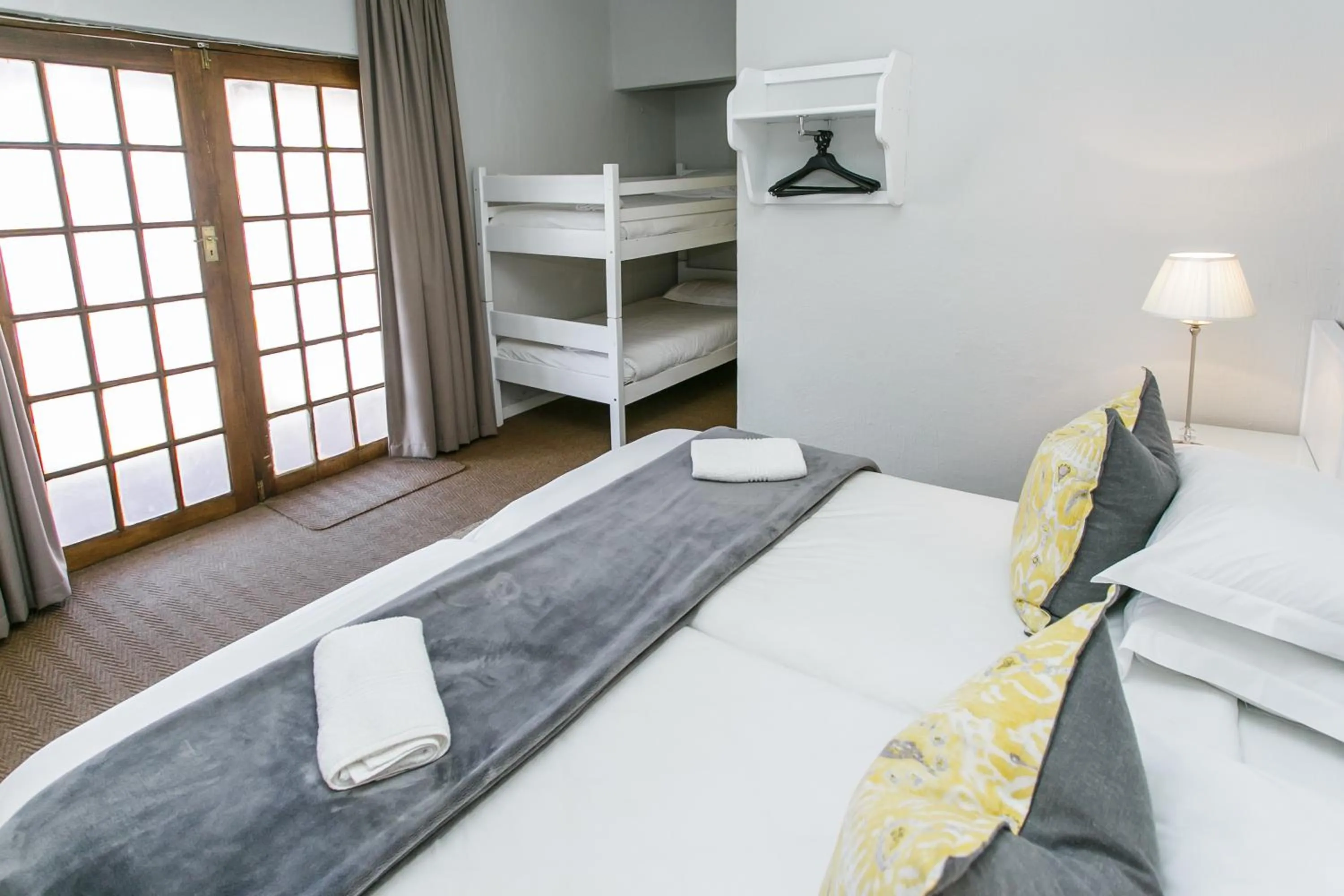 Bed in Wagon Wheel Country Lodge