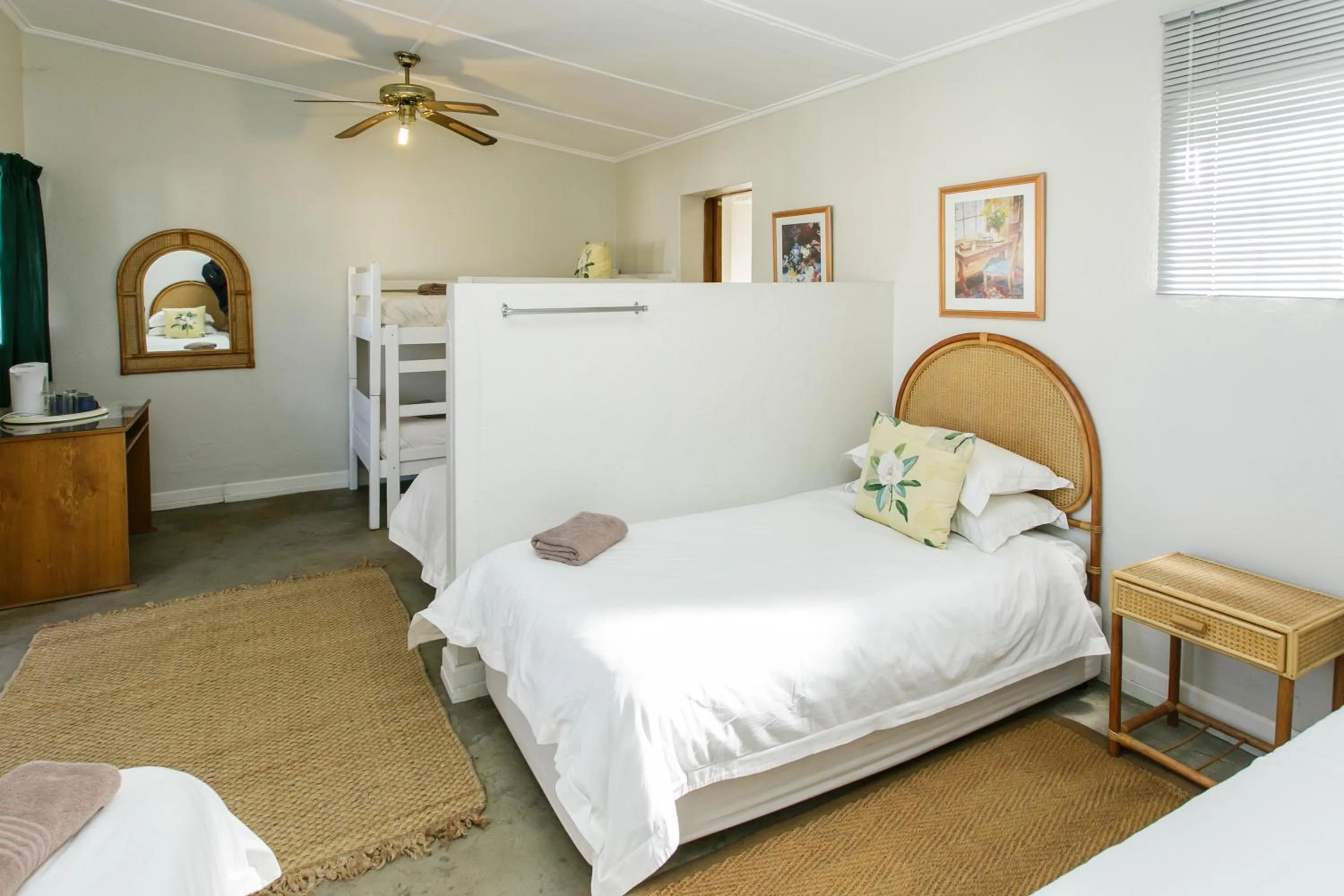 Bed in Wagon Wheel Country Lodge