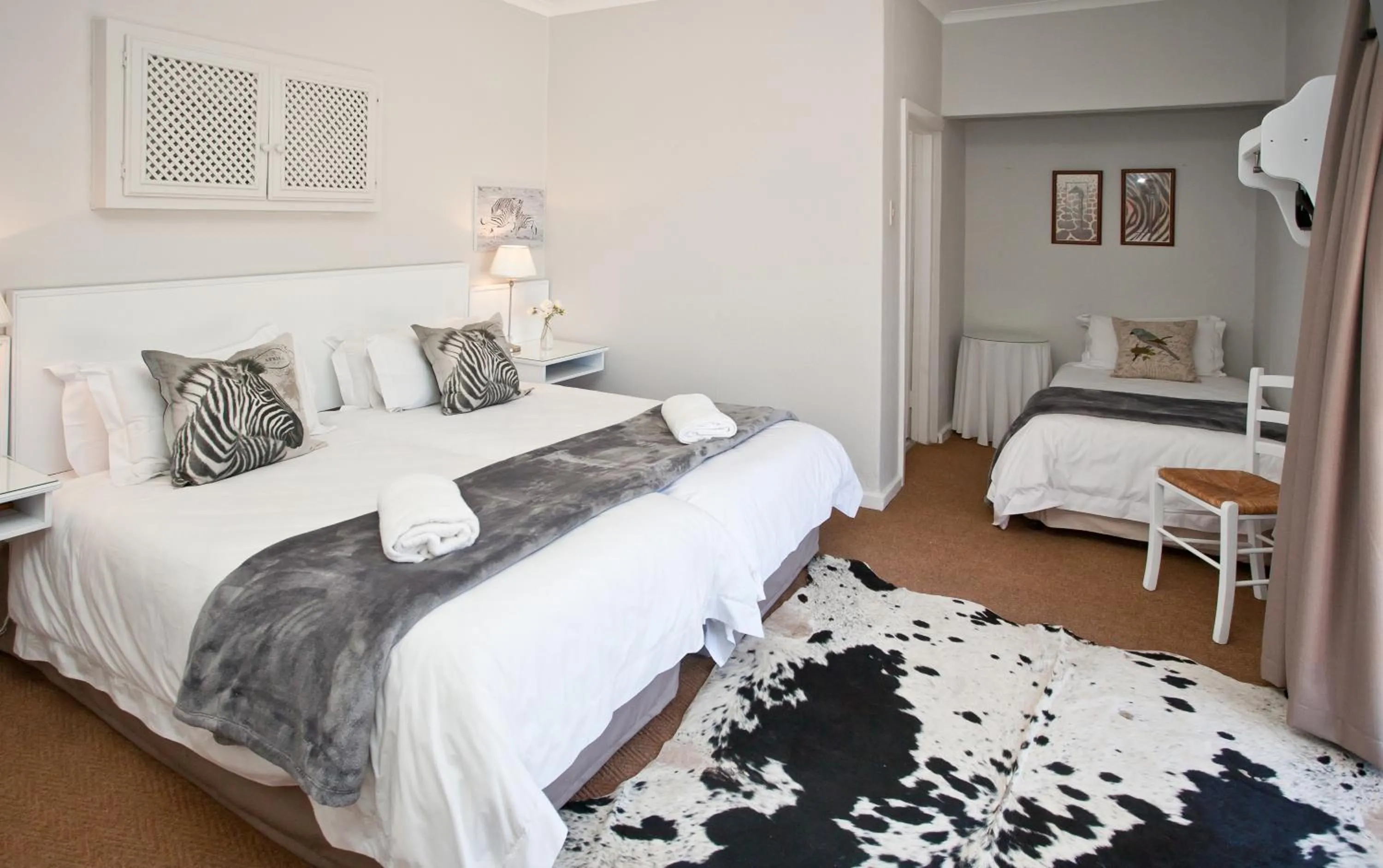 Bedroom, Bed in Wagon Wheel Country Lodge