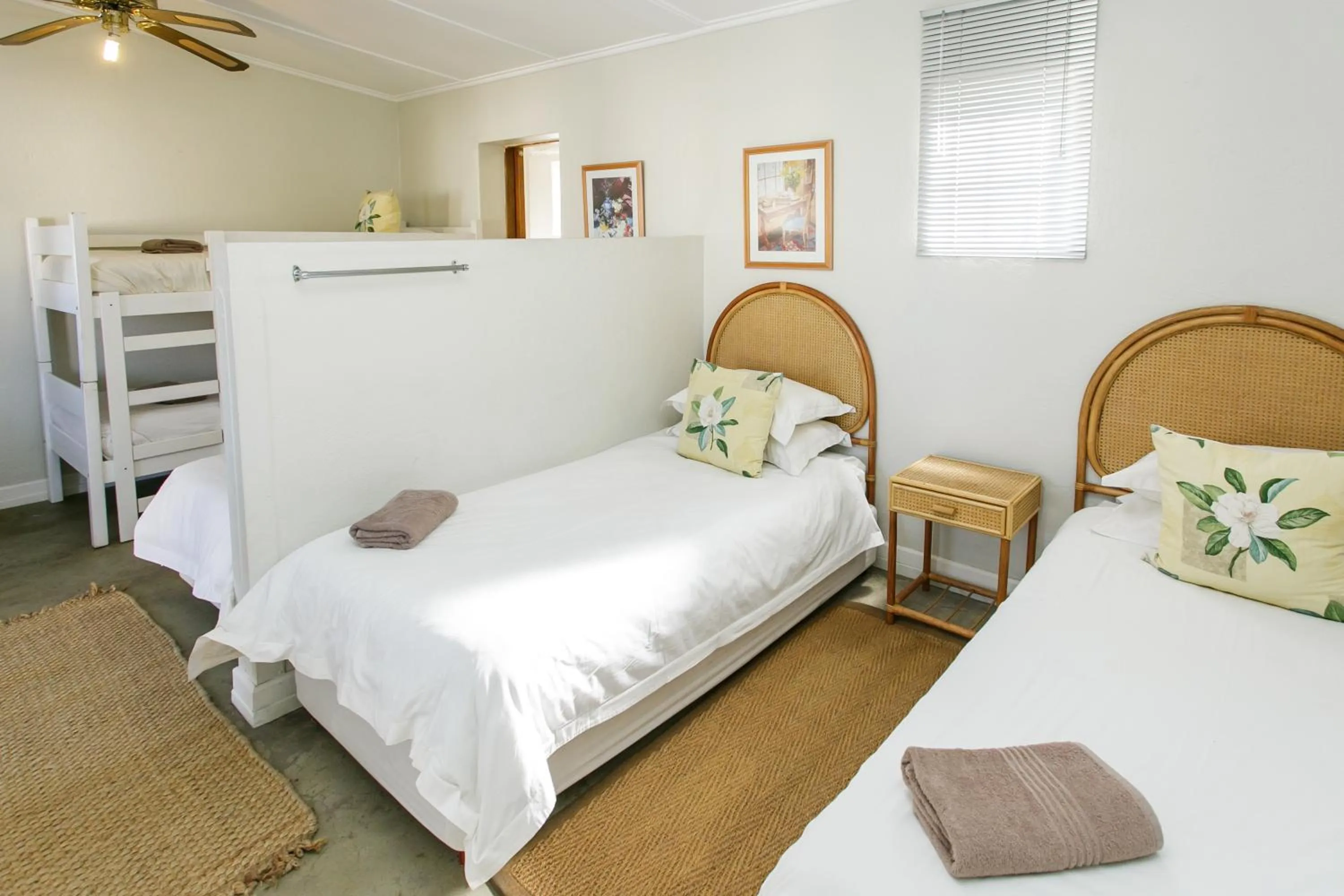 Bed in Wagon Wheel Country Lodge