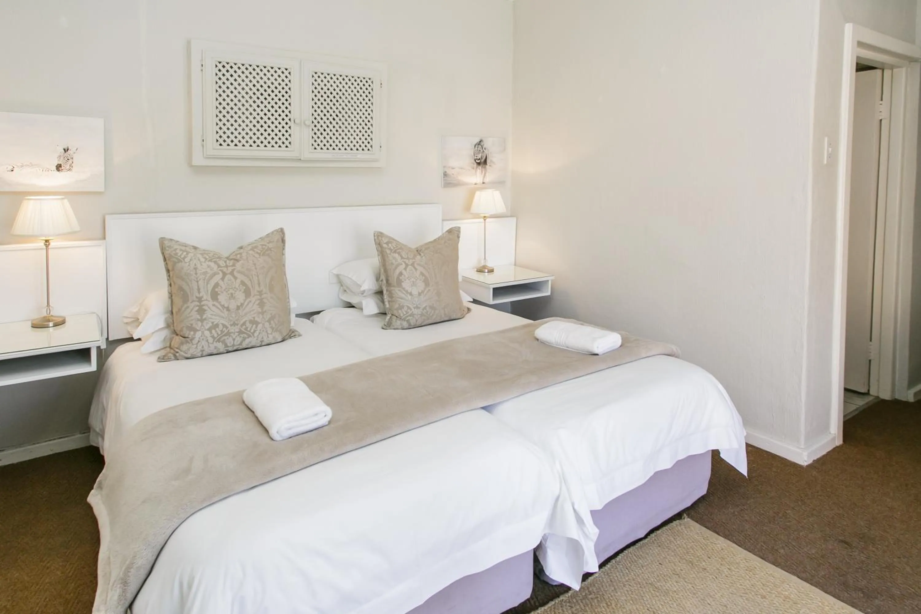 Bed in Wagon Wheel Country Lodge