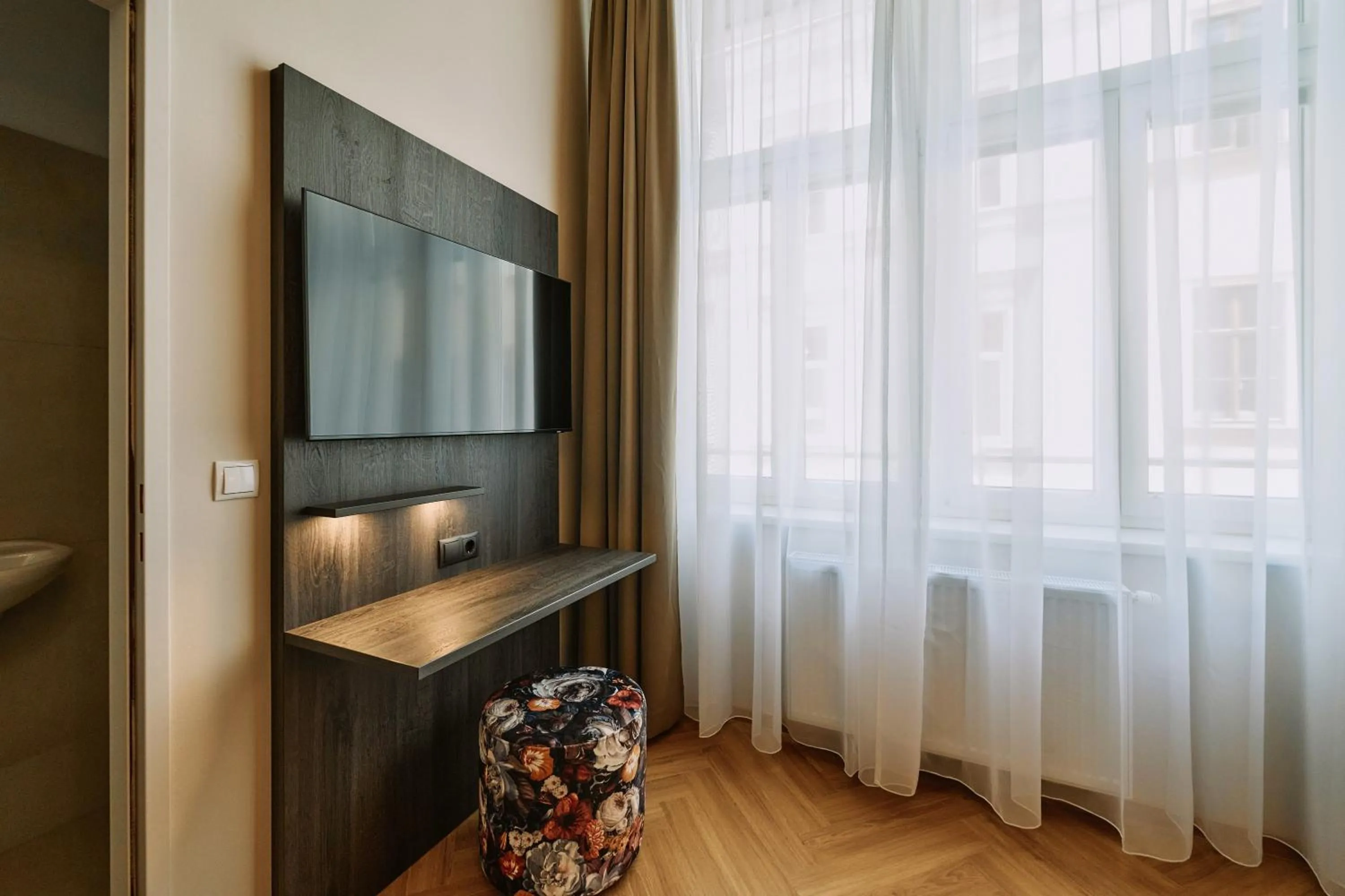 Seating area in Urban Rooms Rathaus - Self Check-In