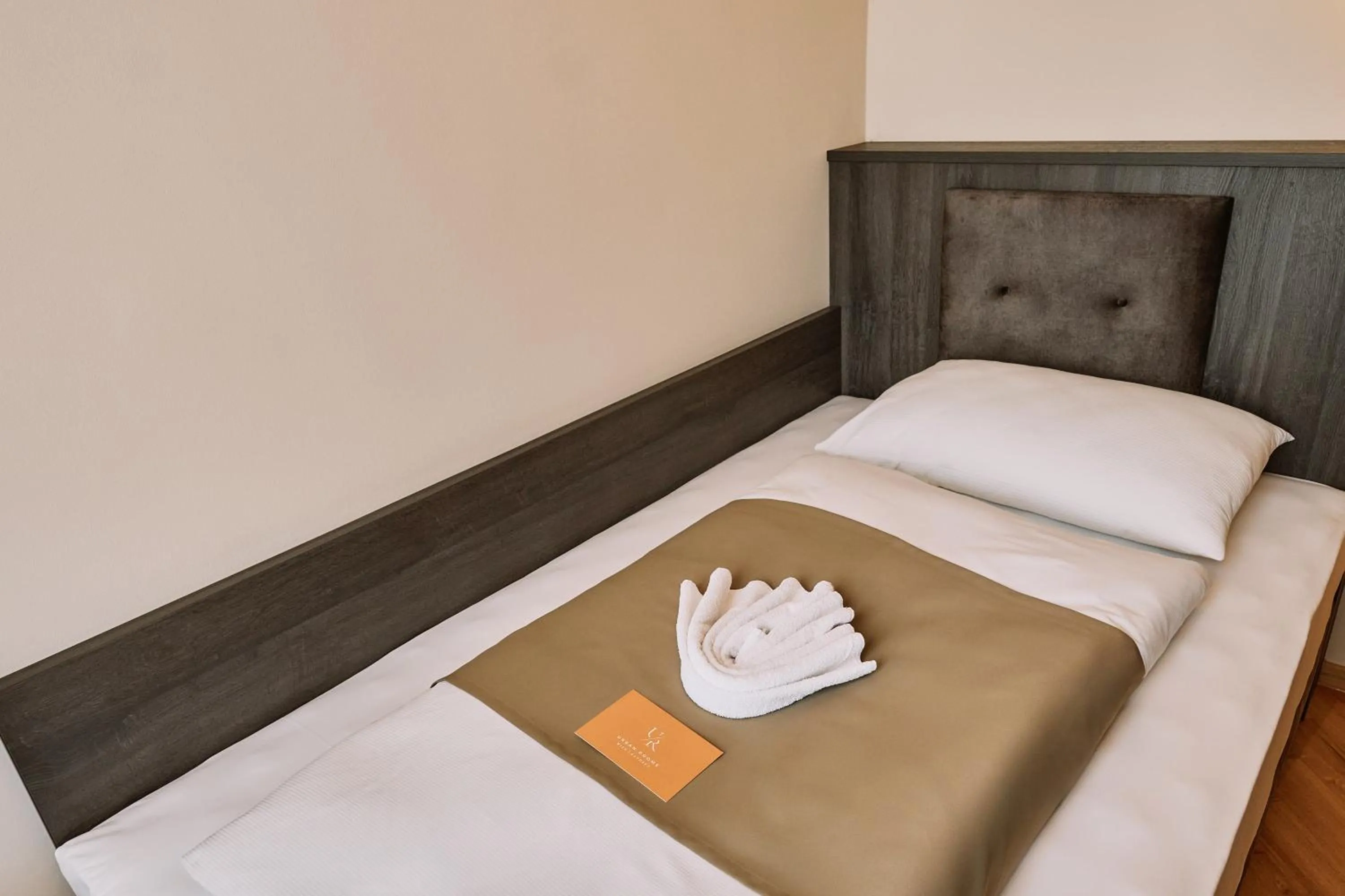 Bed in Urban Rooms Rathaus - Self Check-In