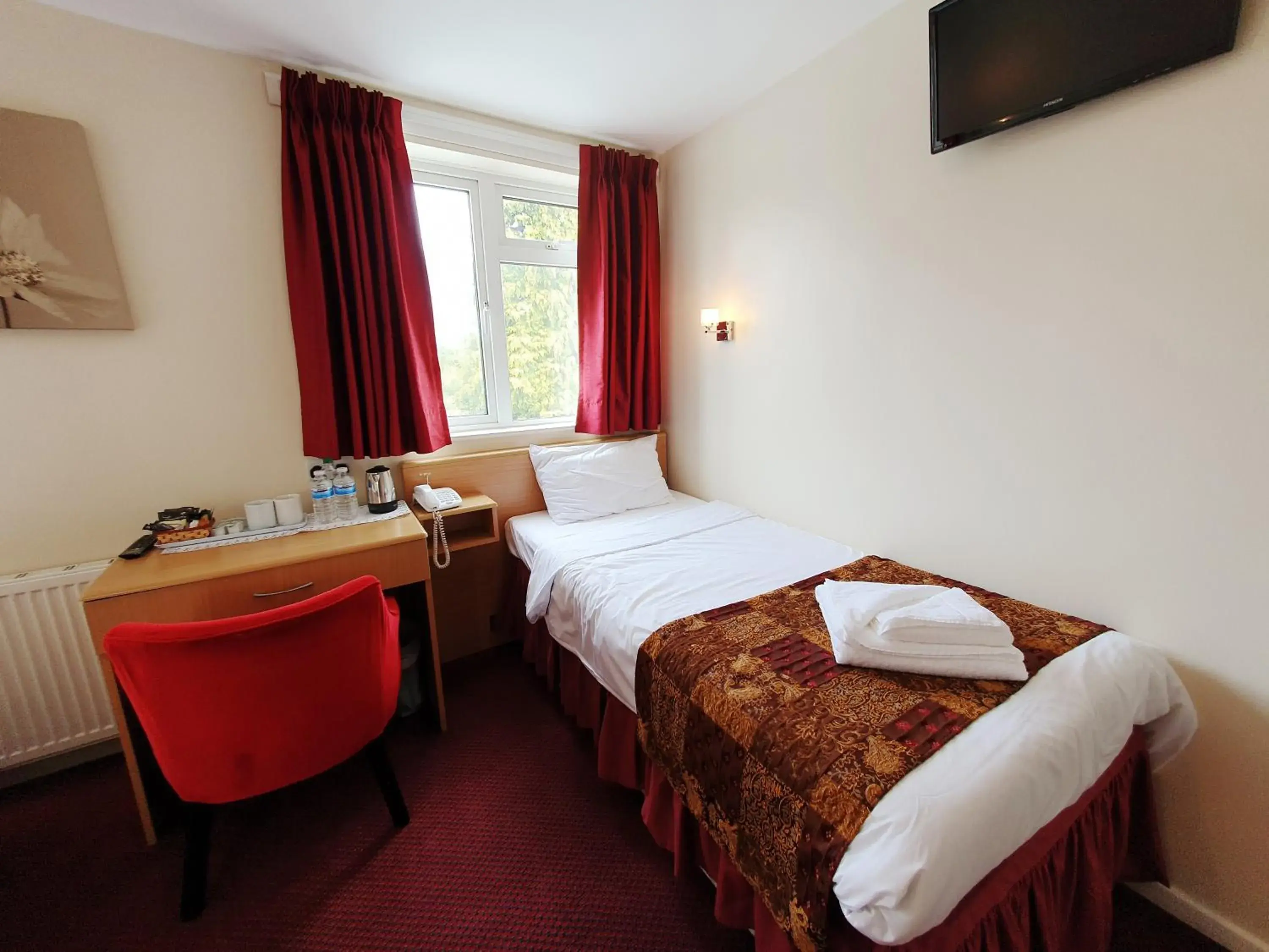 Bed in Royal Square Hotel - NEC & Birmingham Airport
