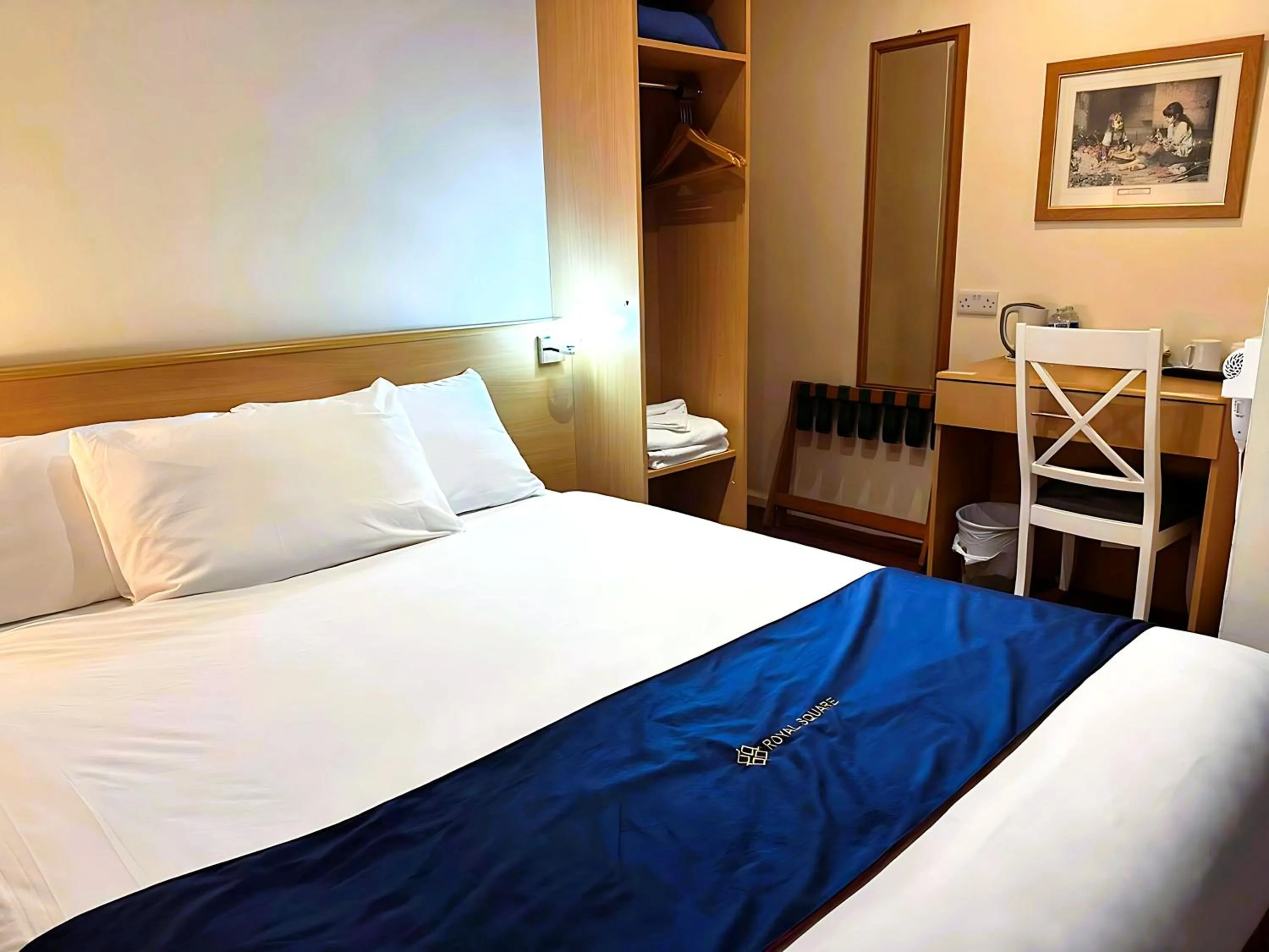 Bed in Royal Square Hotel - NEC & Birmingham Airport