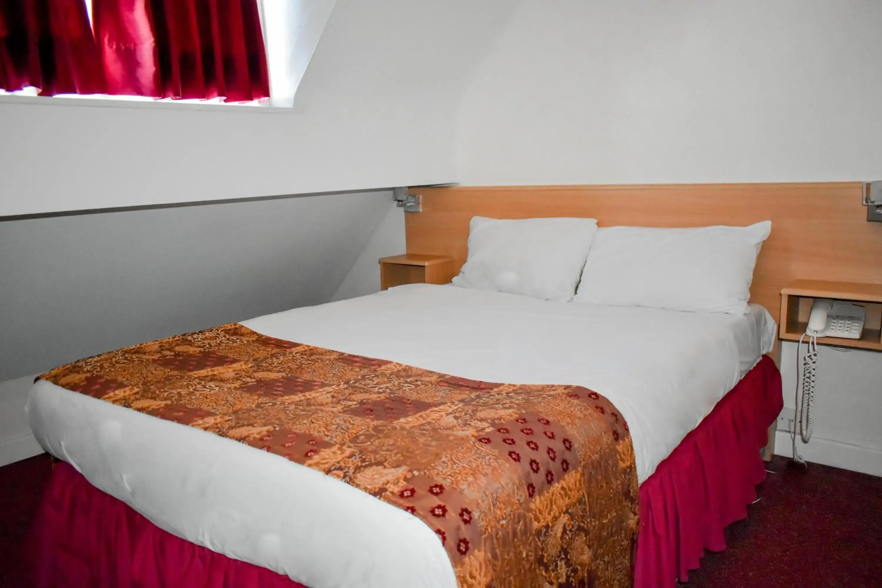 Bed in Royal Square Hotel - NEC & Birmingham Airport