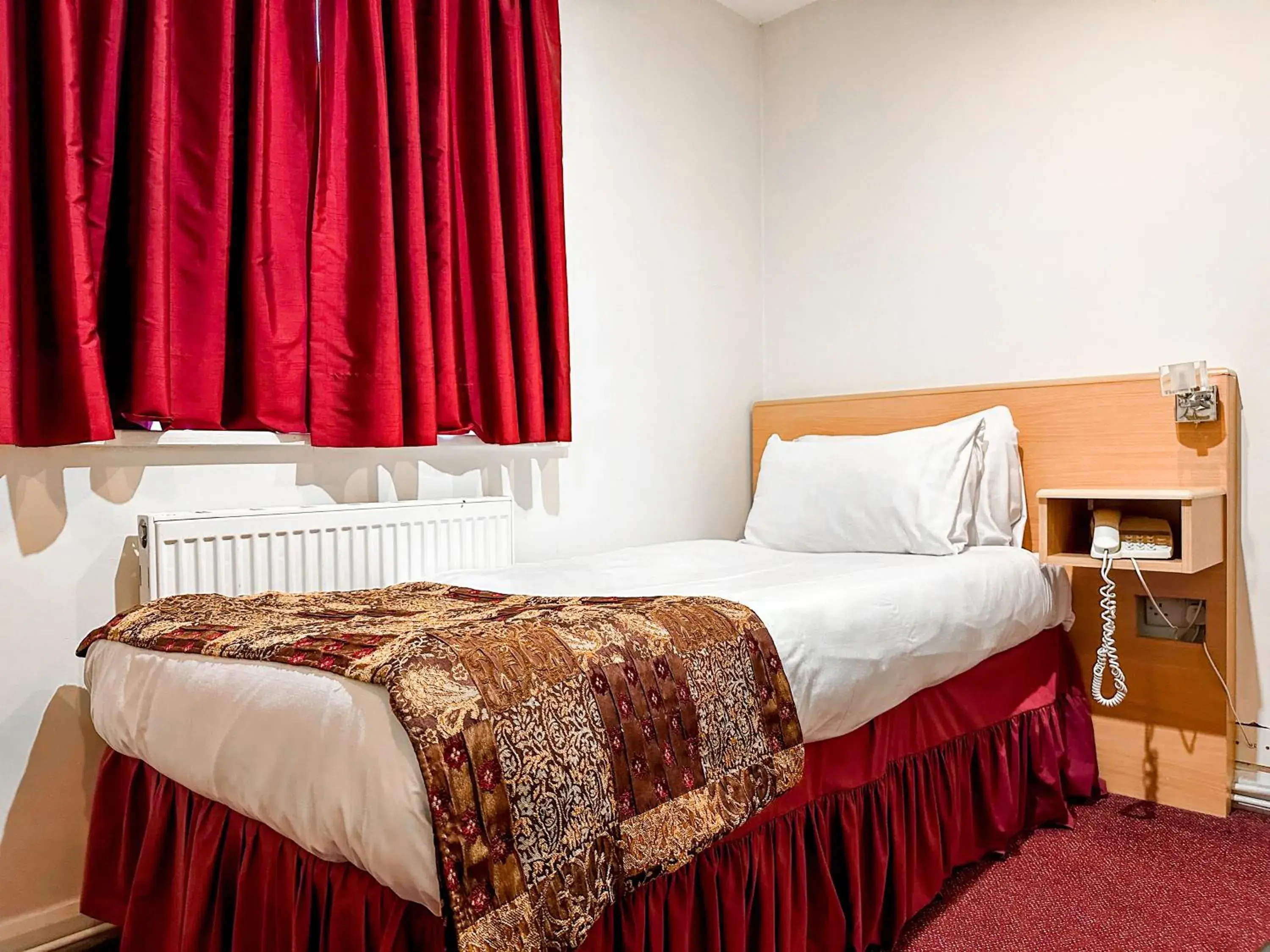 Bed in Royal Square Hotel - NEC & Birmingham Airport