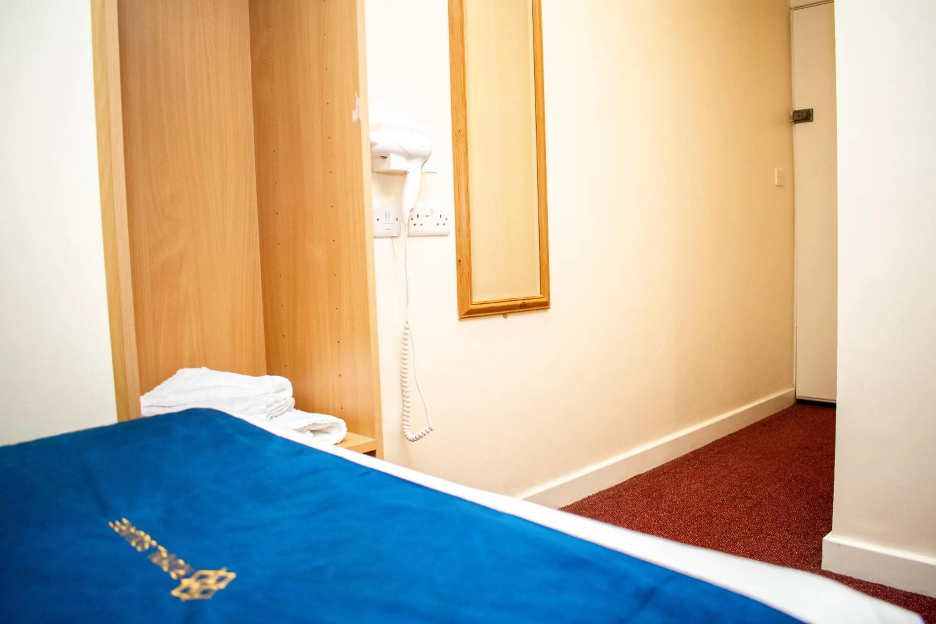 Bed in Royal Square Hotel - NEC & Birmingham Airport