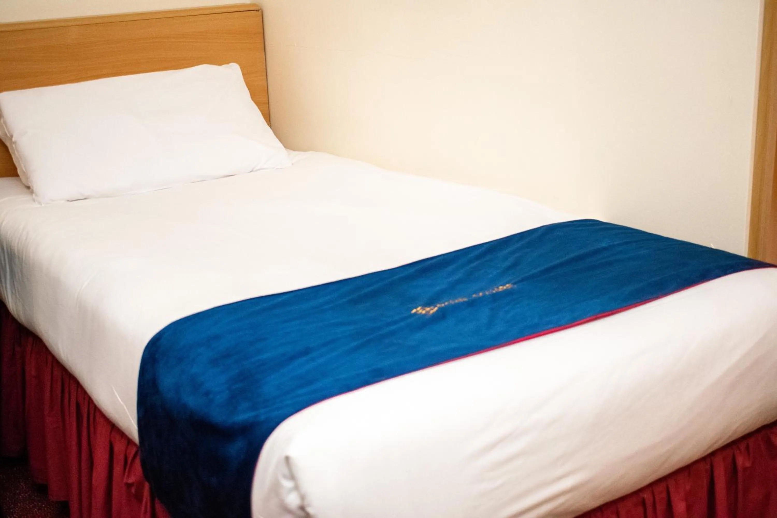Bed in Royal Square Hotel - NEC & Birmingham Airport