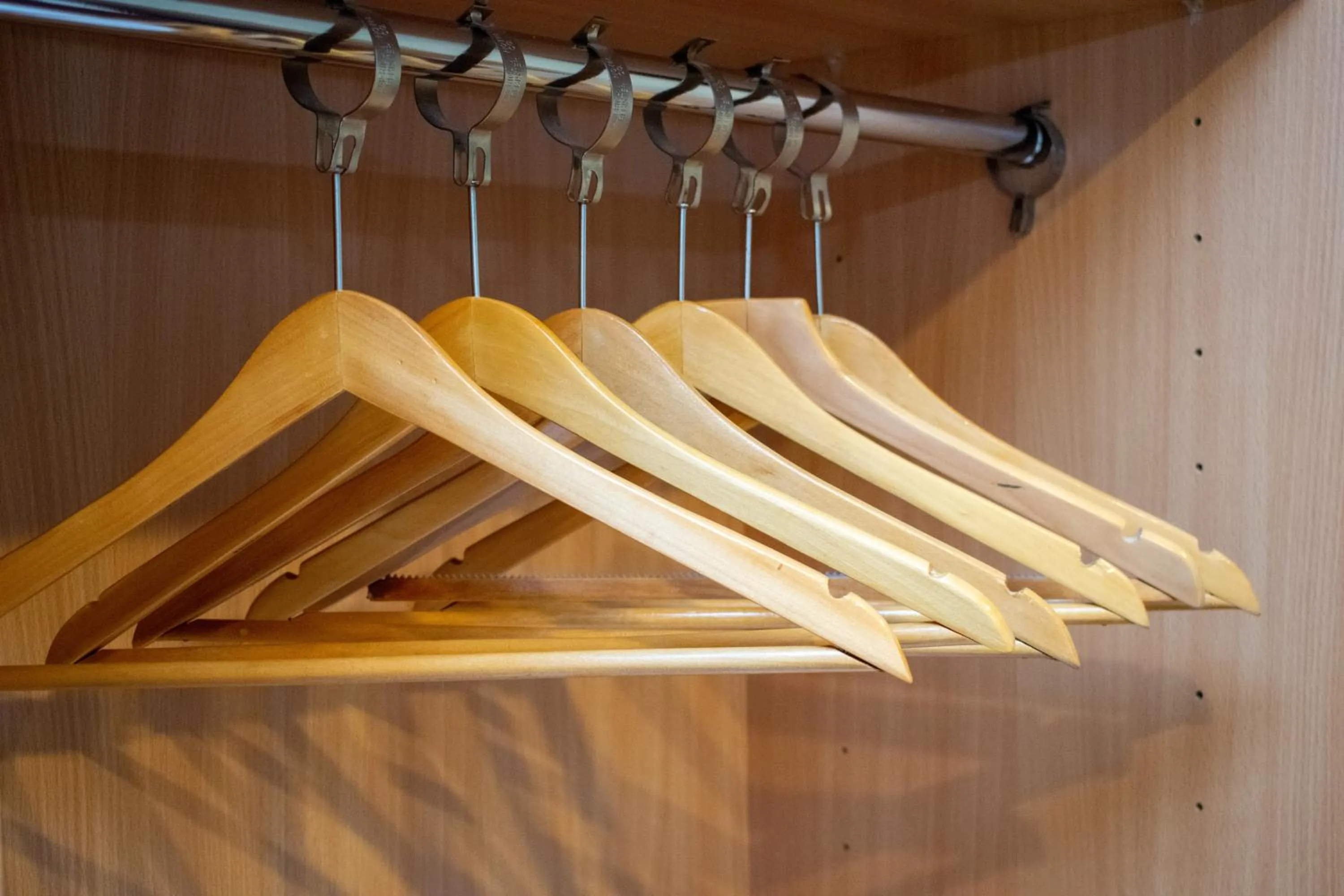 wardrobe in Royal Square Hotel - NEC & Birmingham Airport