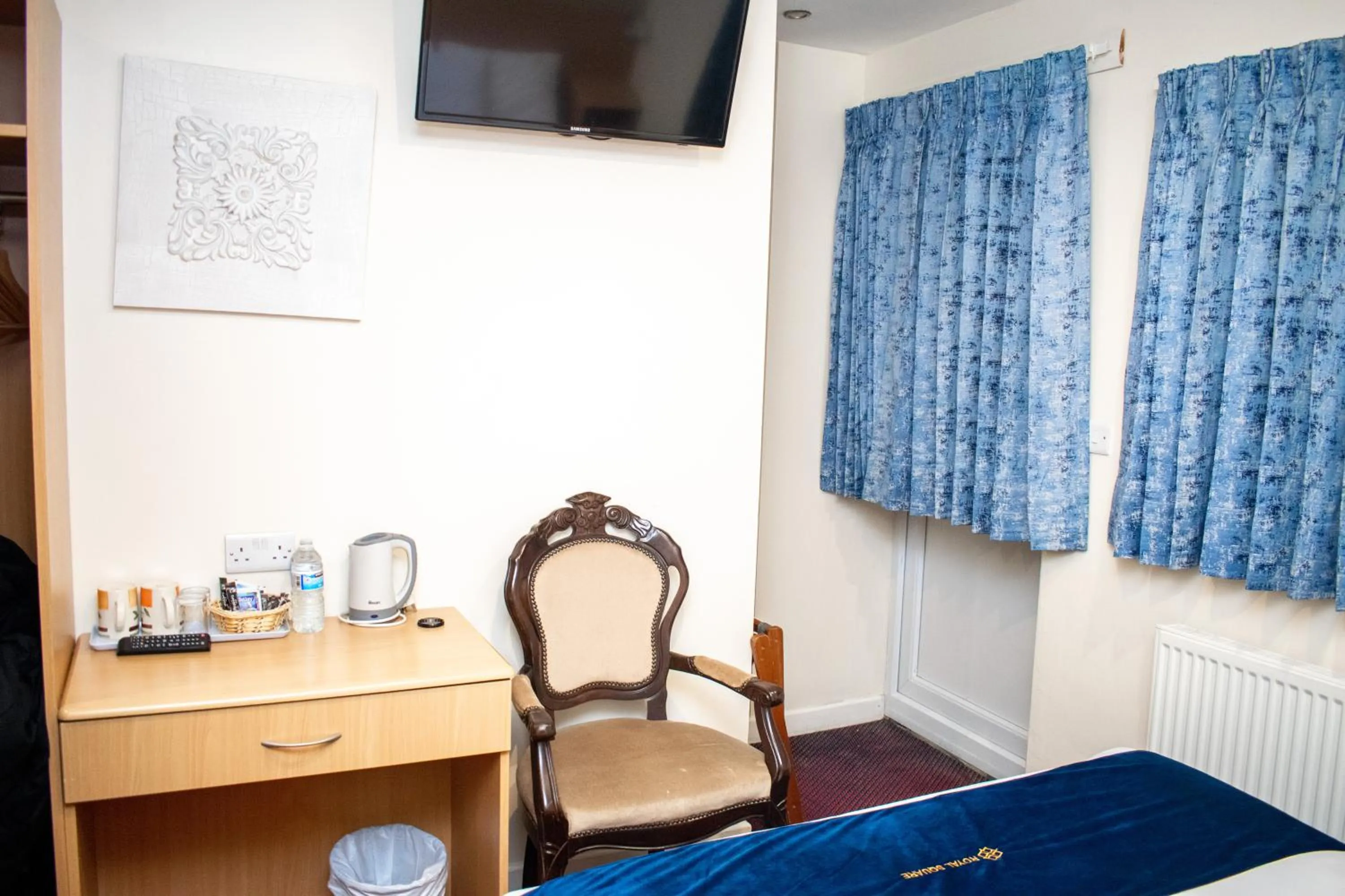 Bedroom, Bed in Royal Square Hotel - NEC & Birmingham Airport