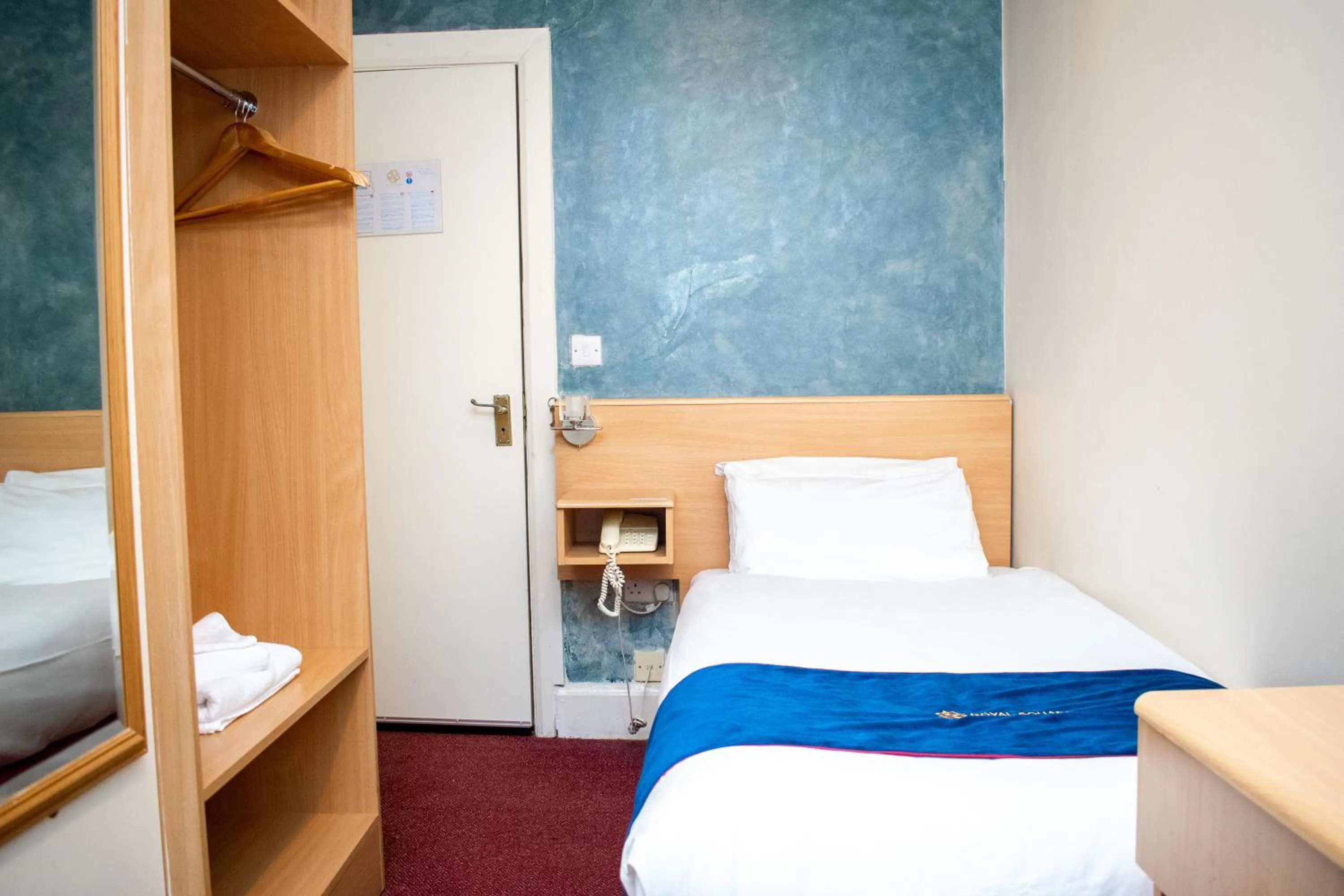 Photo of the whole room, Bed in Royal Square Hotel - NEC & Birmingham Airport