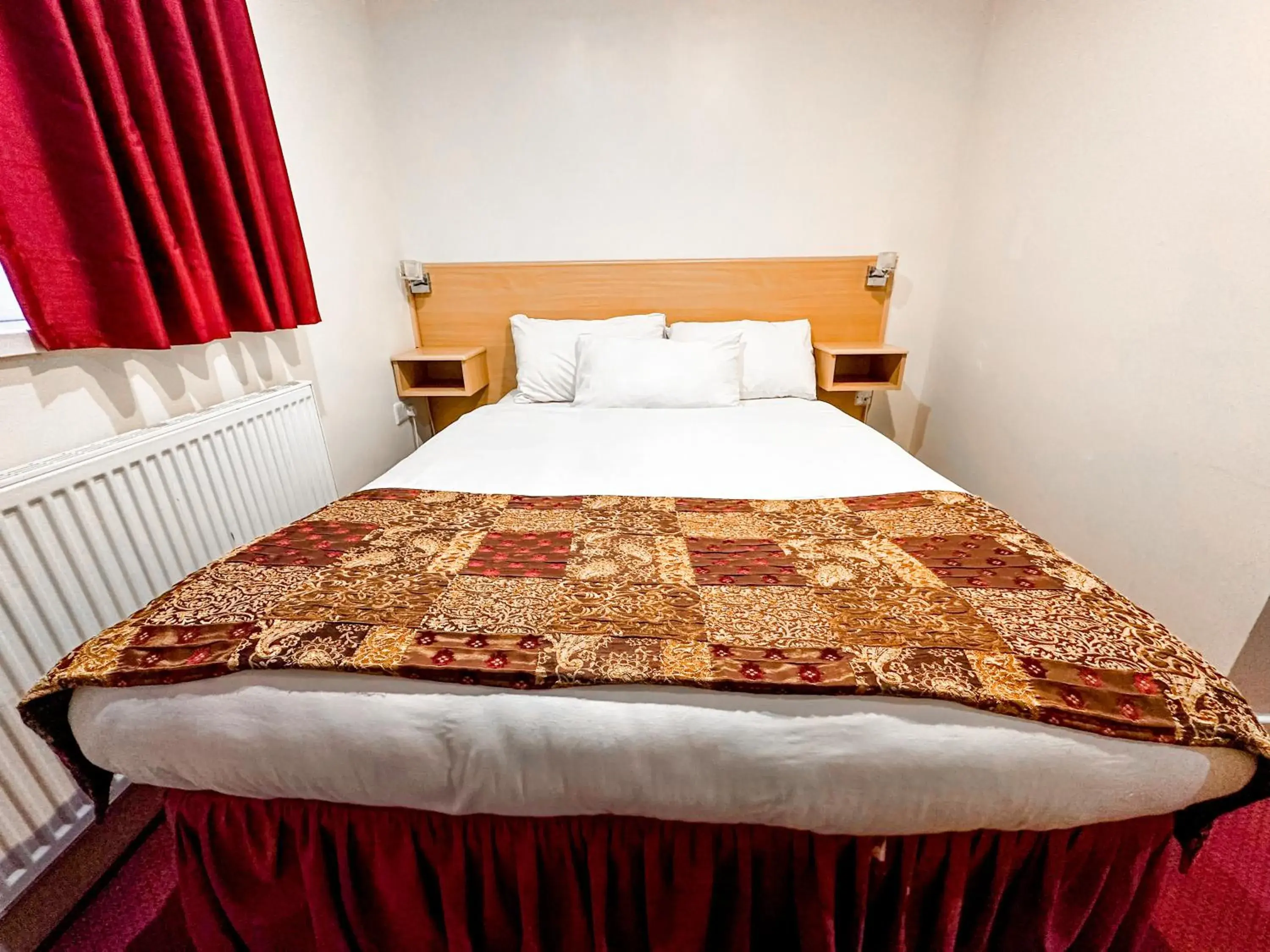 Bed in Royal Square Hotel - NEC & Birmingham Airport
