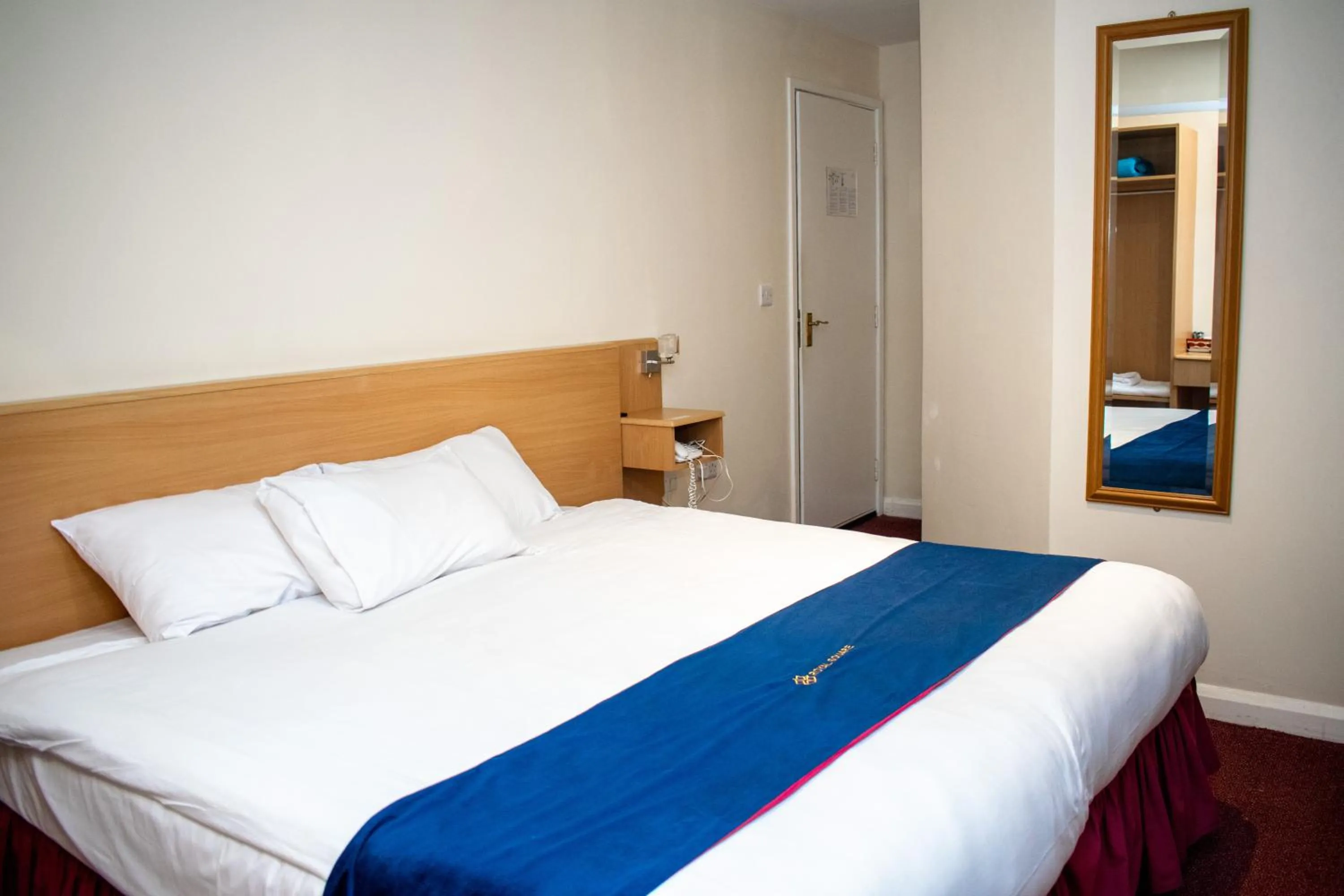 Photo of the whole room, Bed in Royal Square Hotel - NEC & Birmingham Airport