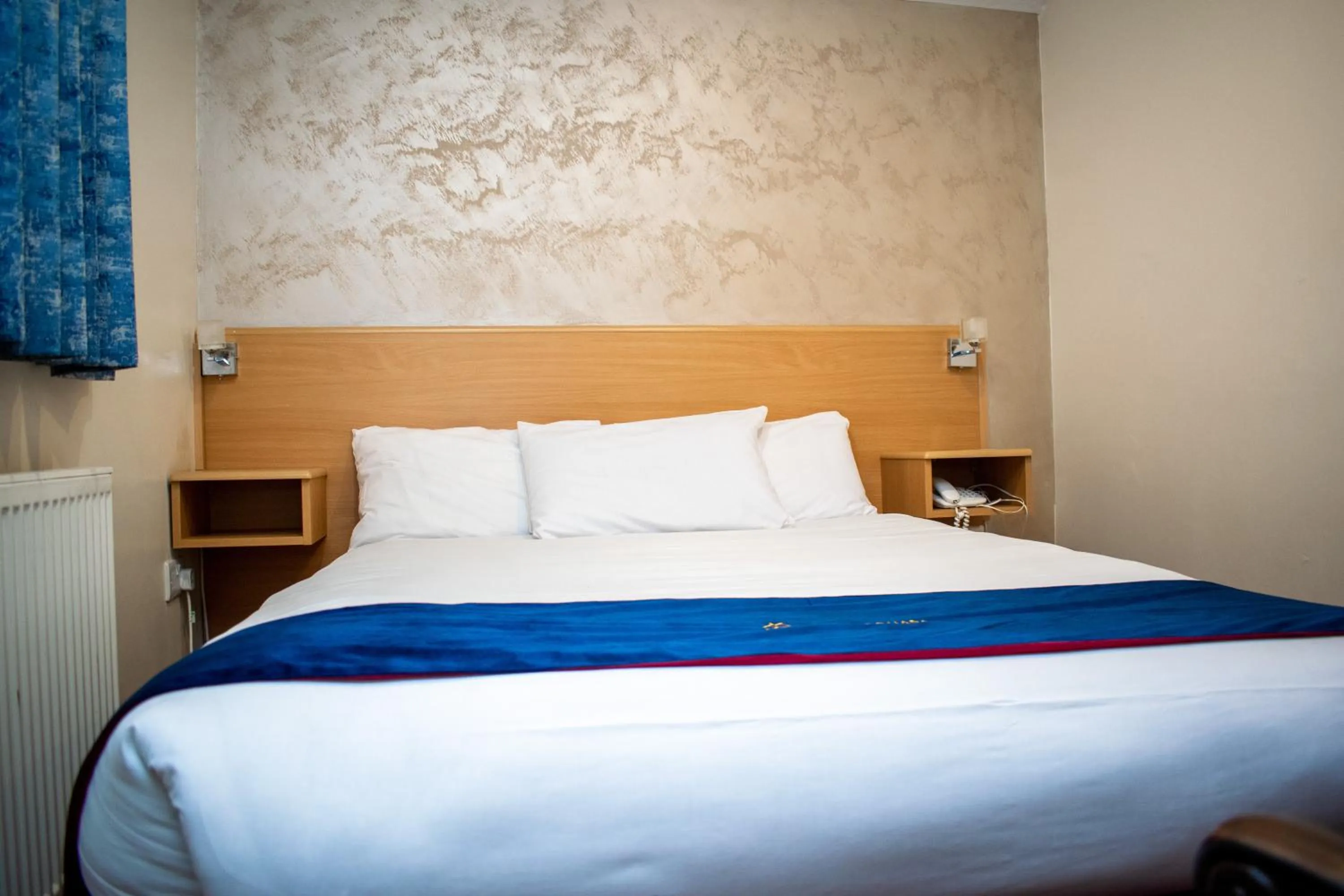 Bedroom, Bed in Royal Square Hotel - NEC & Birmingham Airport