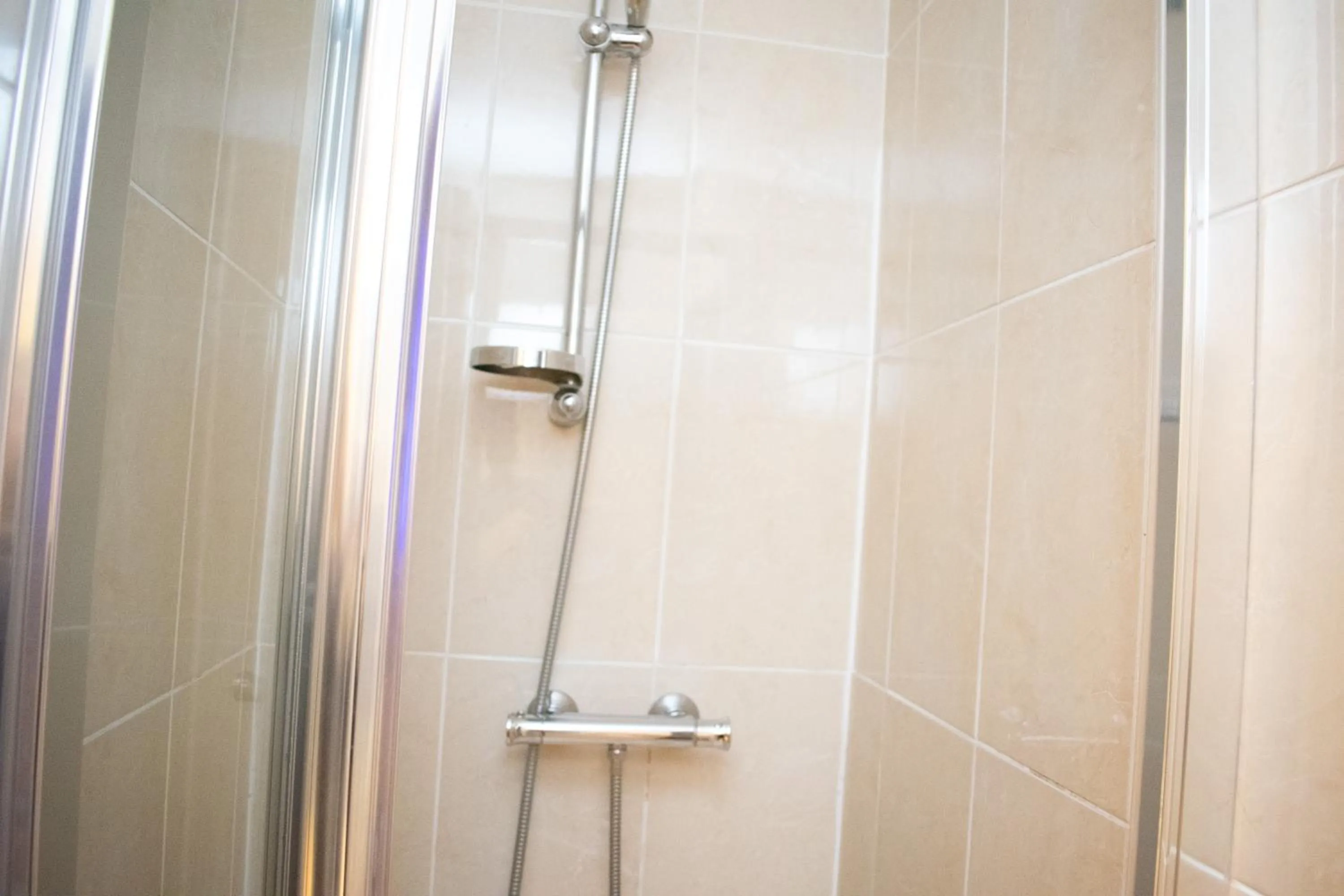 Shower in Royal Square Hotel - NEC & Birmingham Airport