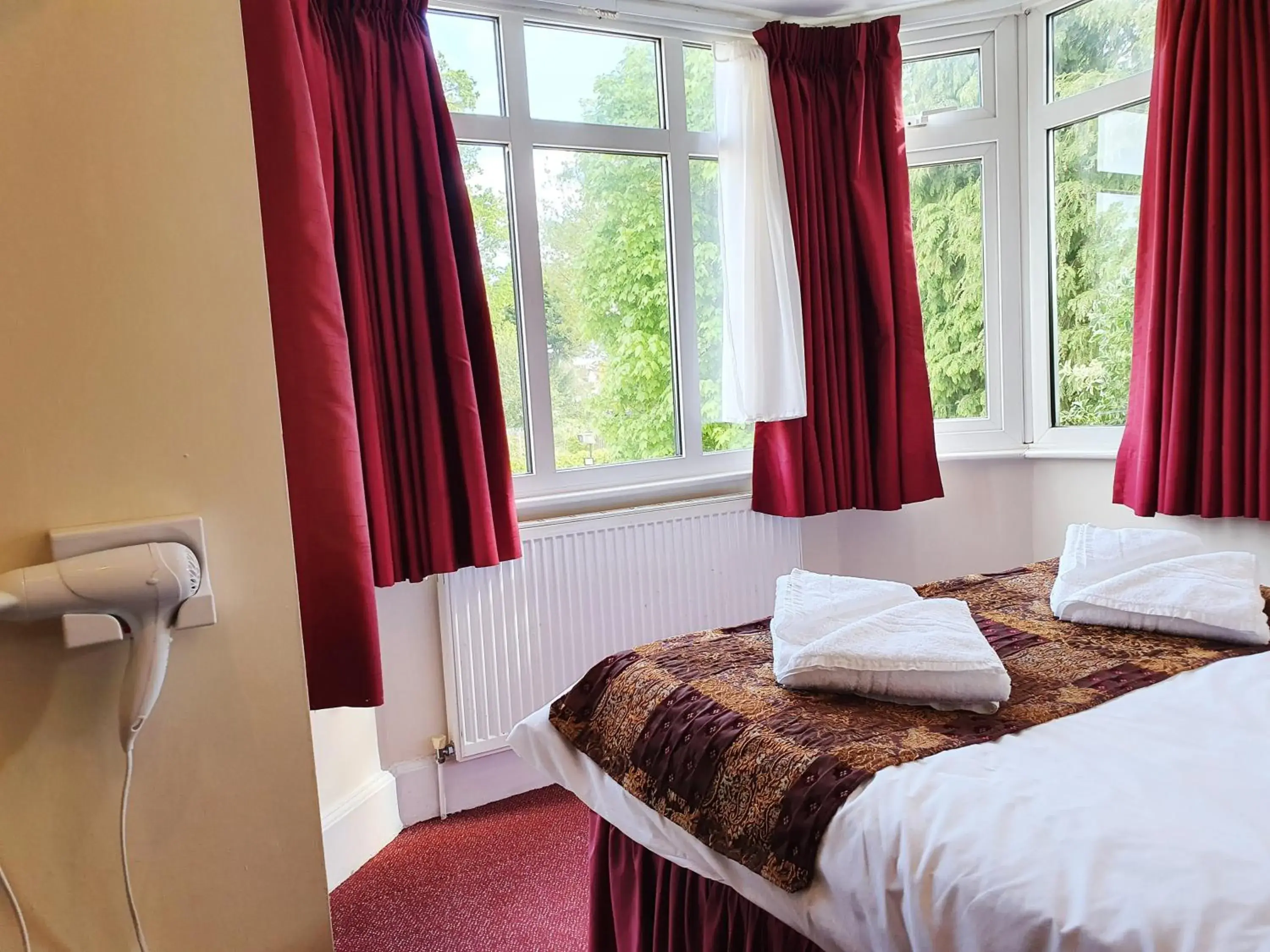Bedroom, Bed in Royal Square Hotel - NEC & Birmingham Airport