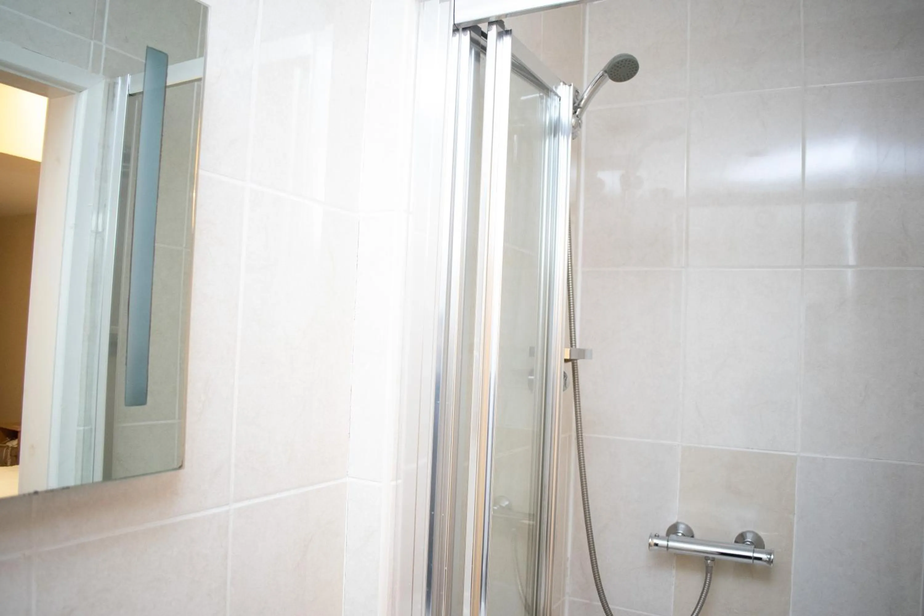 Shower in Royal Square Hotel - NEC & Birmingham Airport