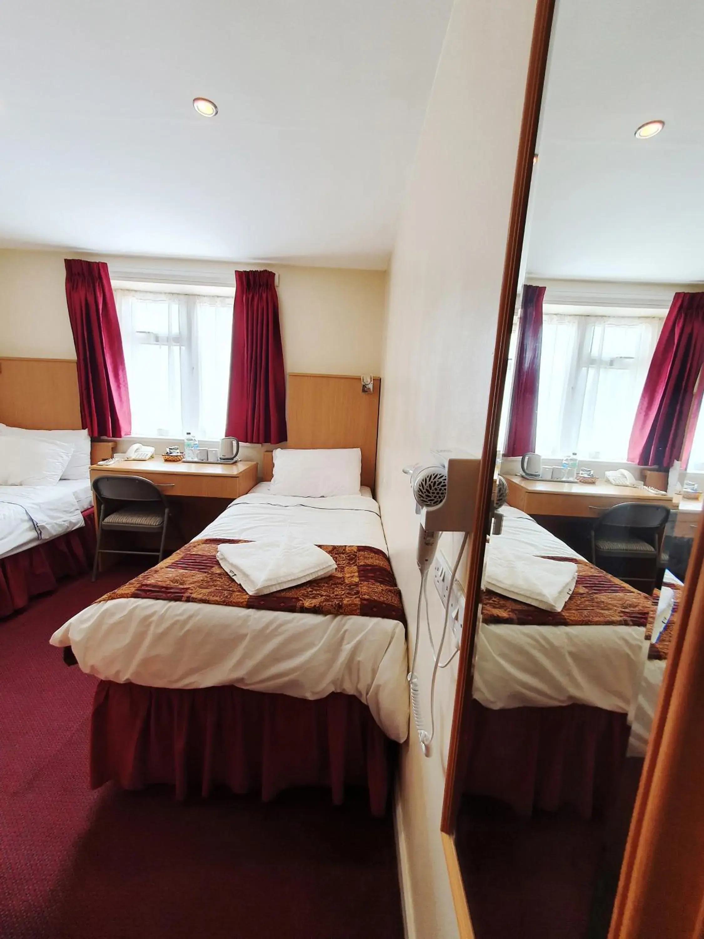 Bed in Royal Square Hotel - NEC & Birmingham Airport