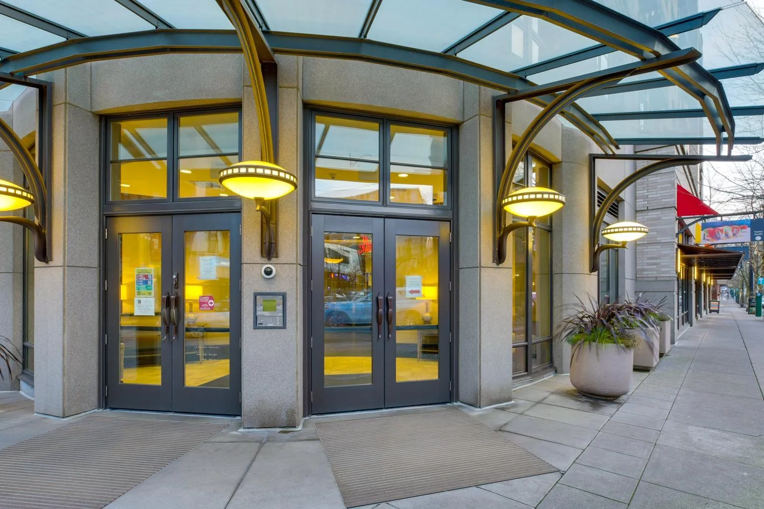 Facade/entrance in Renu Suites at The Burlington Portland