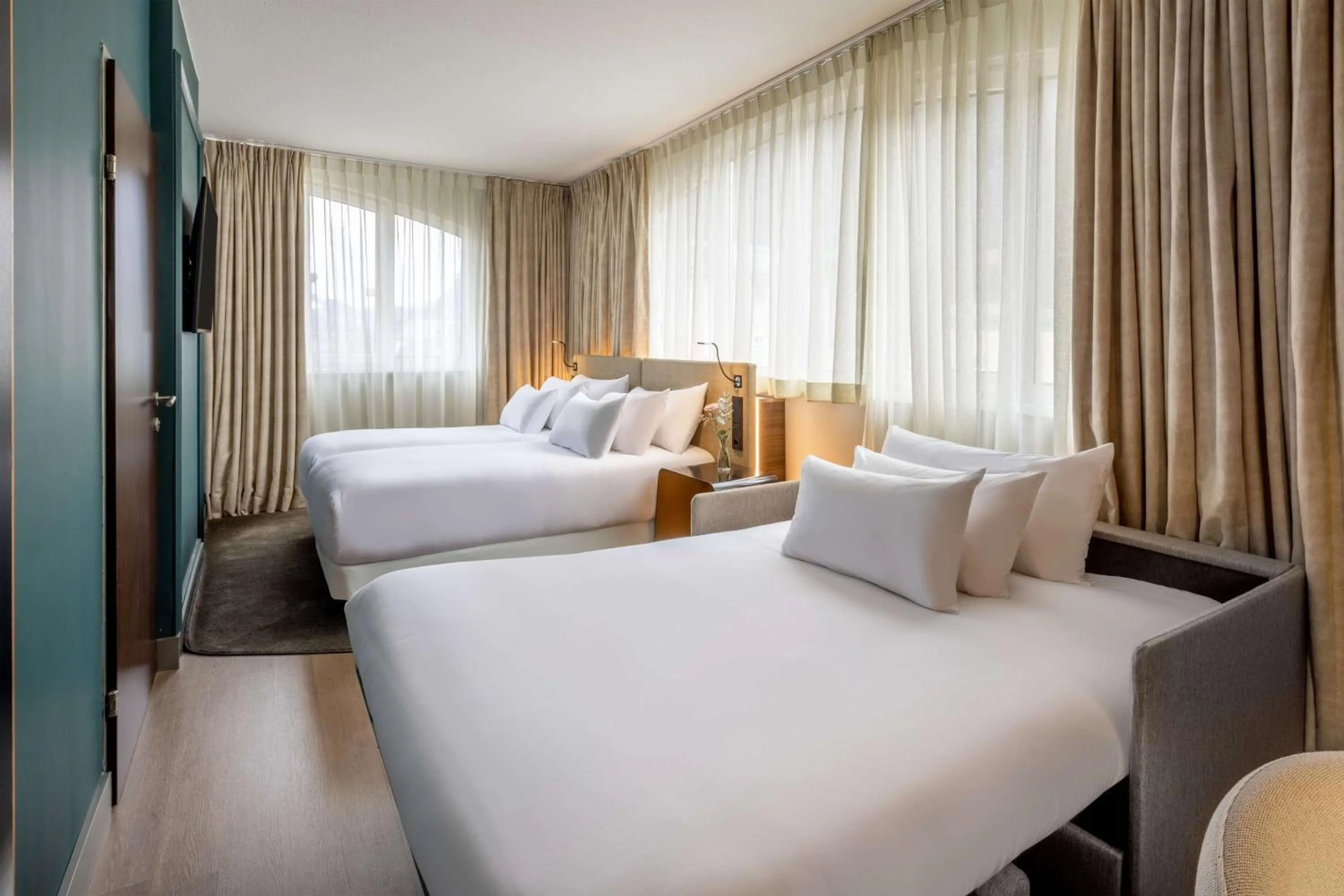 Photo of the whole room, Bed in NH Collection Salzburg City