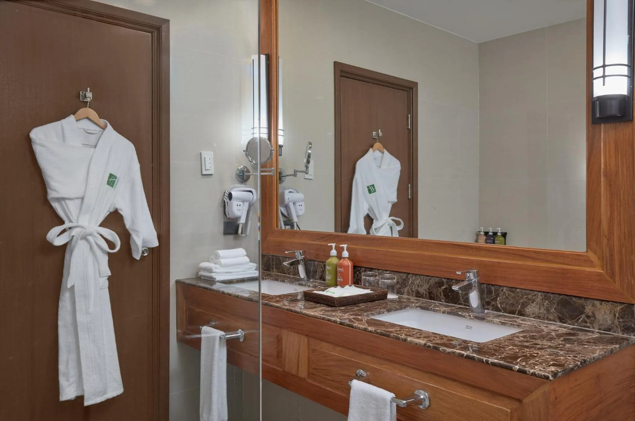 Photo of the whole room in Holiday Inn & Suites Batangas LimaPark by IHG