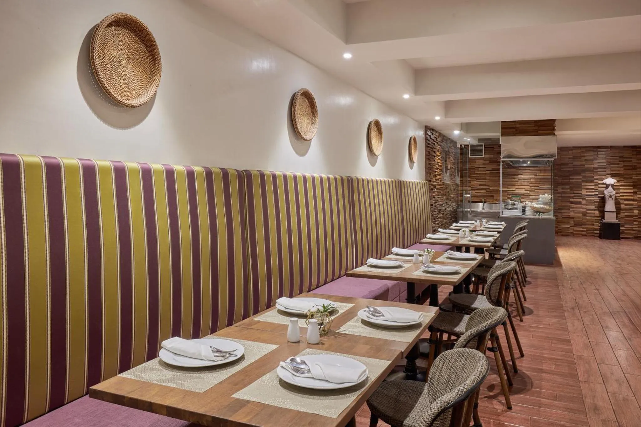 Restaurant/places to eat in Holiday Inn & Suites Batangas LimaPark by IHG