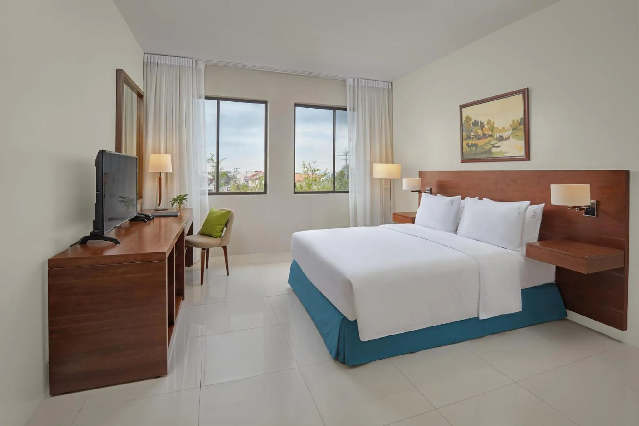 Photo of the whole room, Bed in Holiday Inn & Suites Batangas LimaPark by IHG