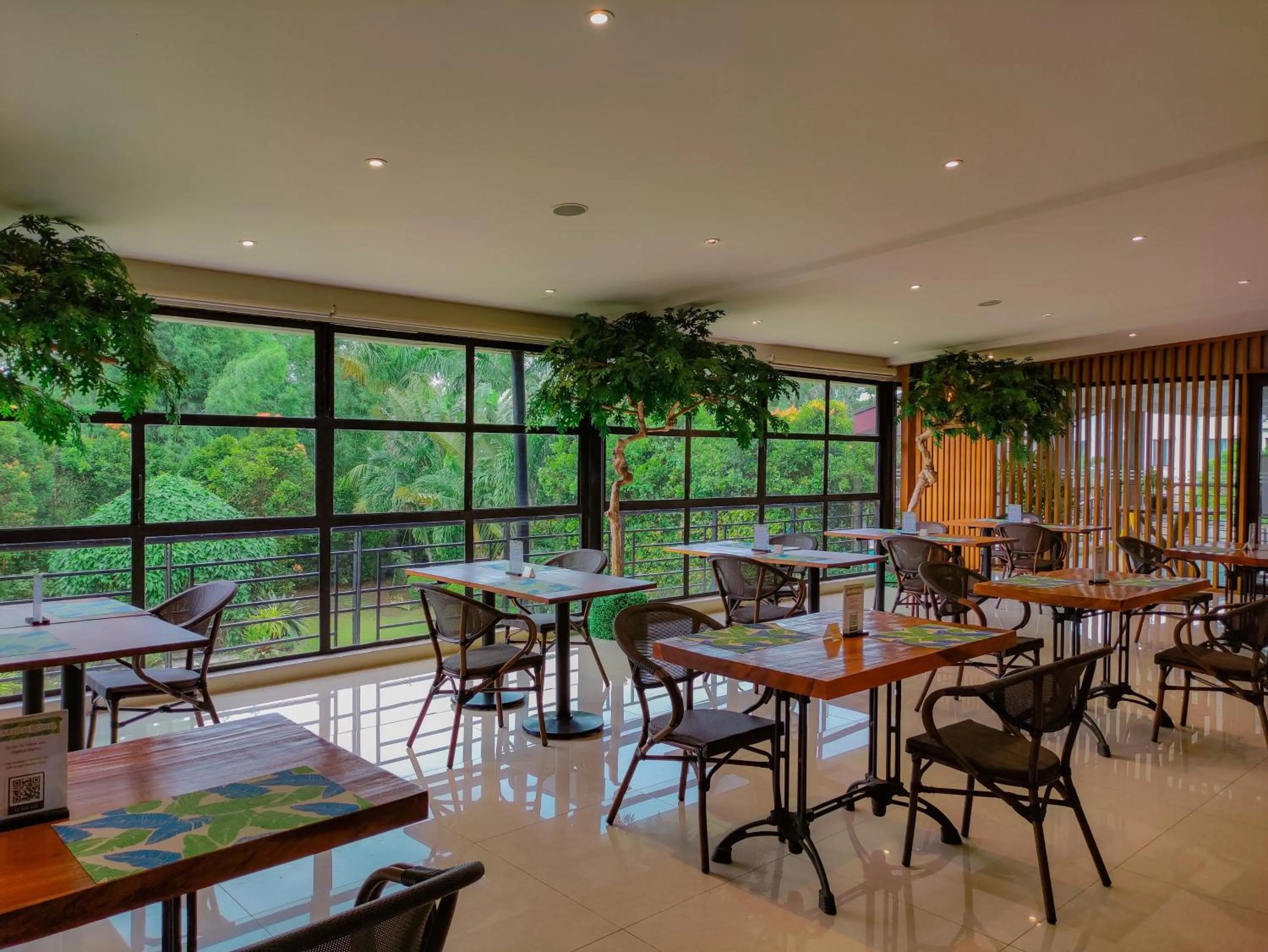Restaurant/places to eat in Holiday Inn & Suites Batangas LimaPark by IHG