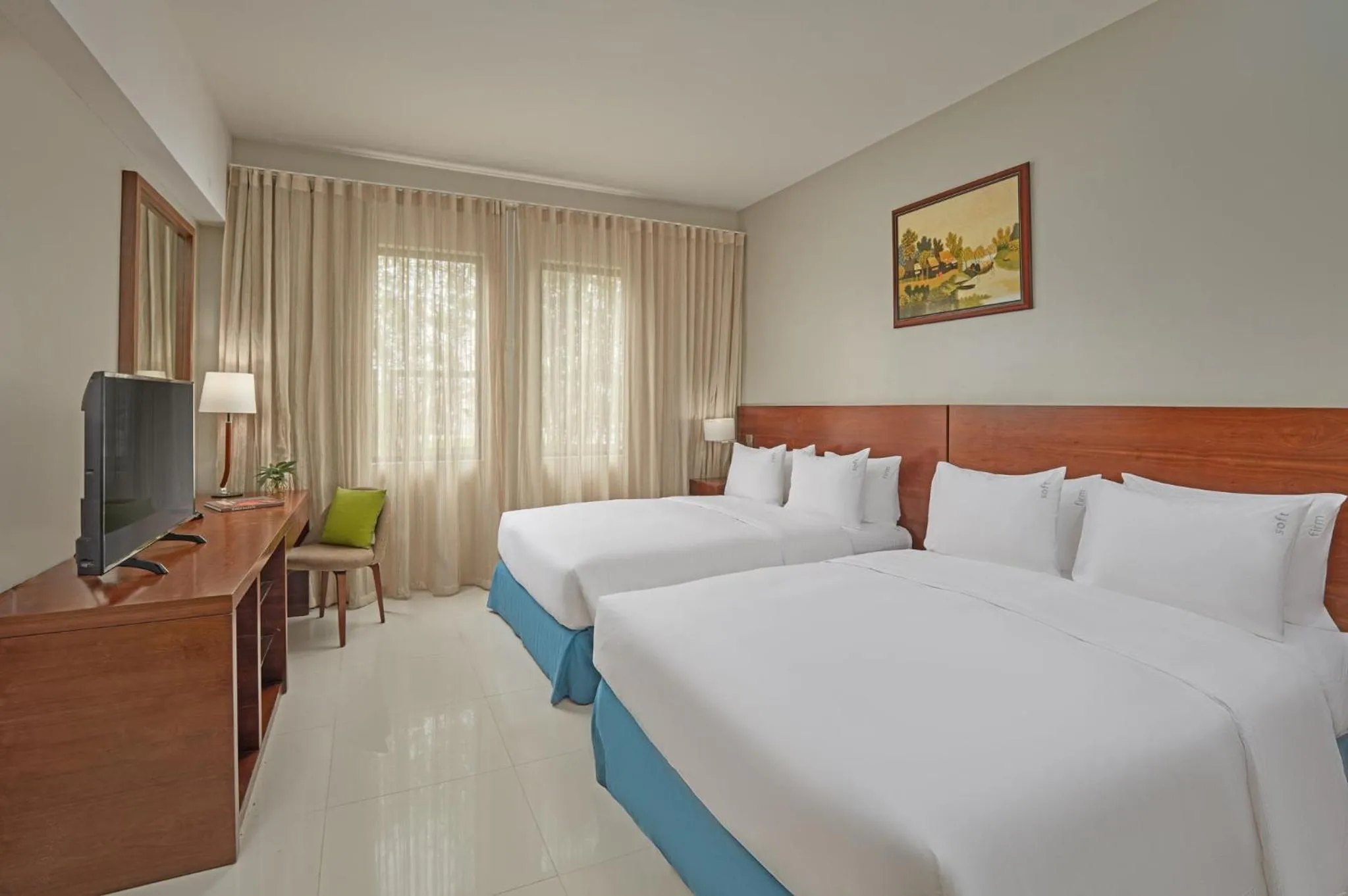Photo of the whole room, Bed in Holiday Inn & Suites Batangas LimaPark by IHG