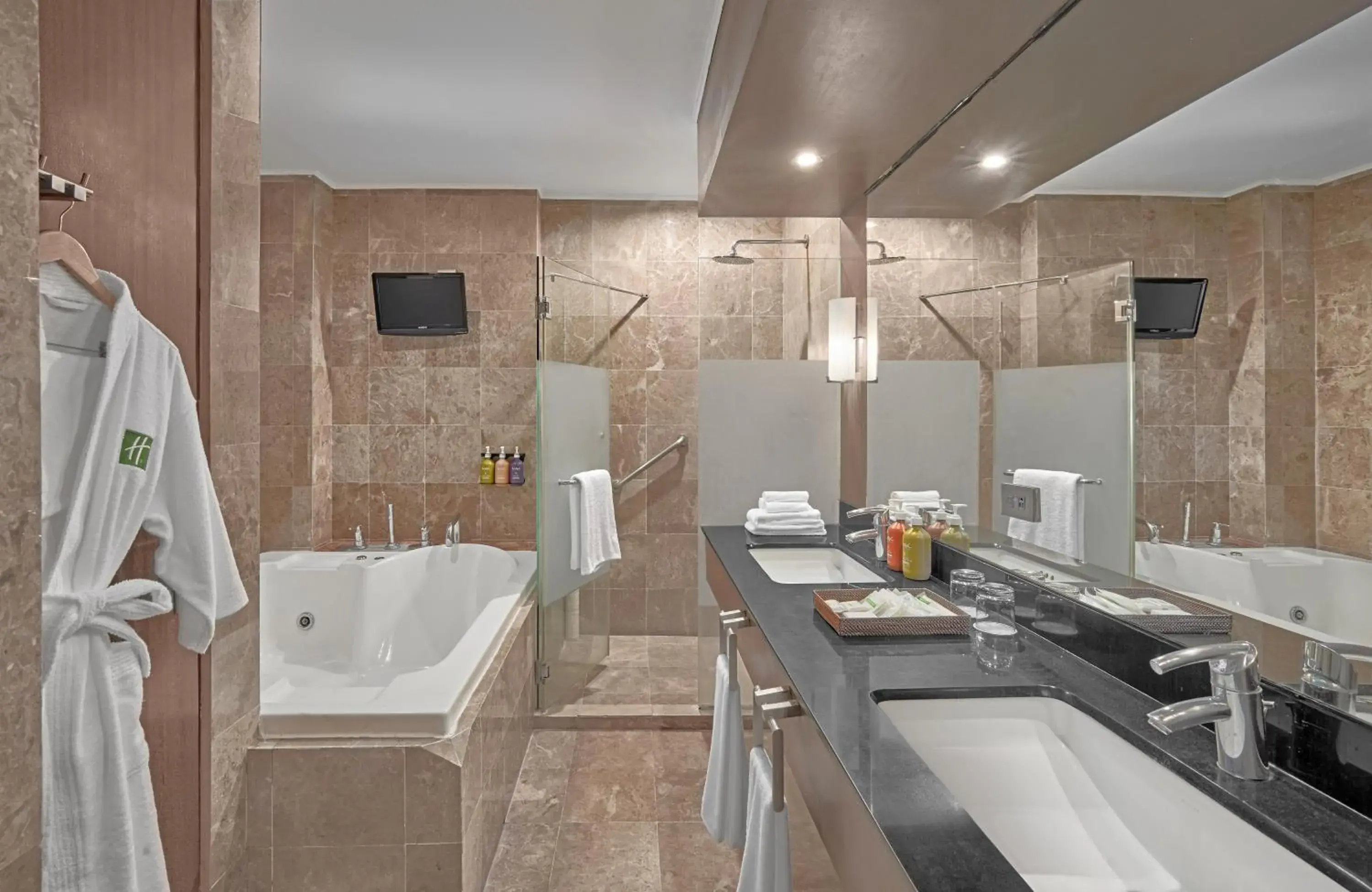 Queen Suite with Jetted Bath in Holiday Inn & Suites Batangas LimaPark by IHG Queen Suite with Jetted Bath in Holiday Inn & Suites Batangas LimaPark by IHG