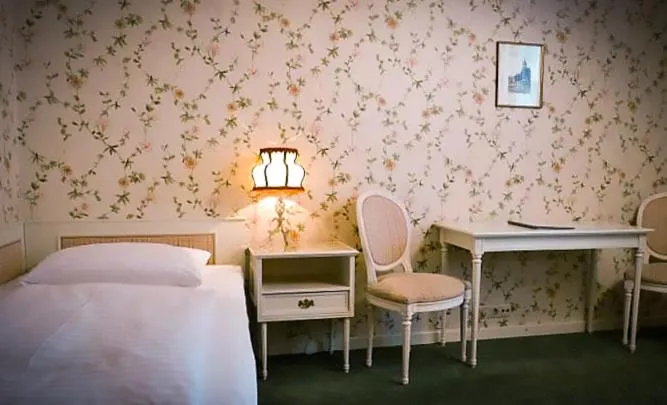 Bed in Hotel Hohenstauffen