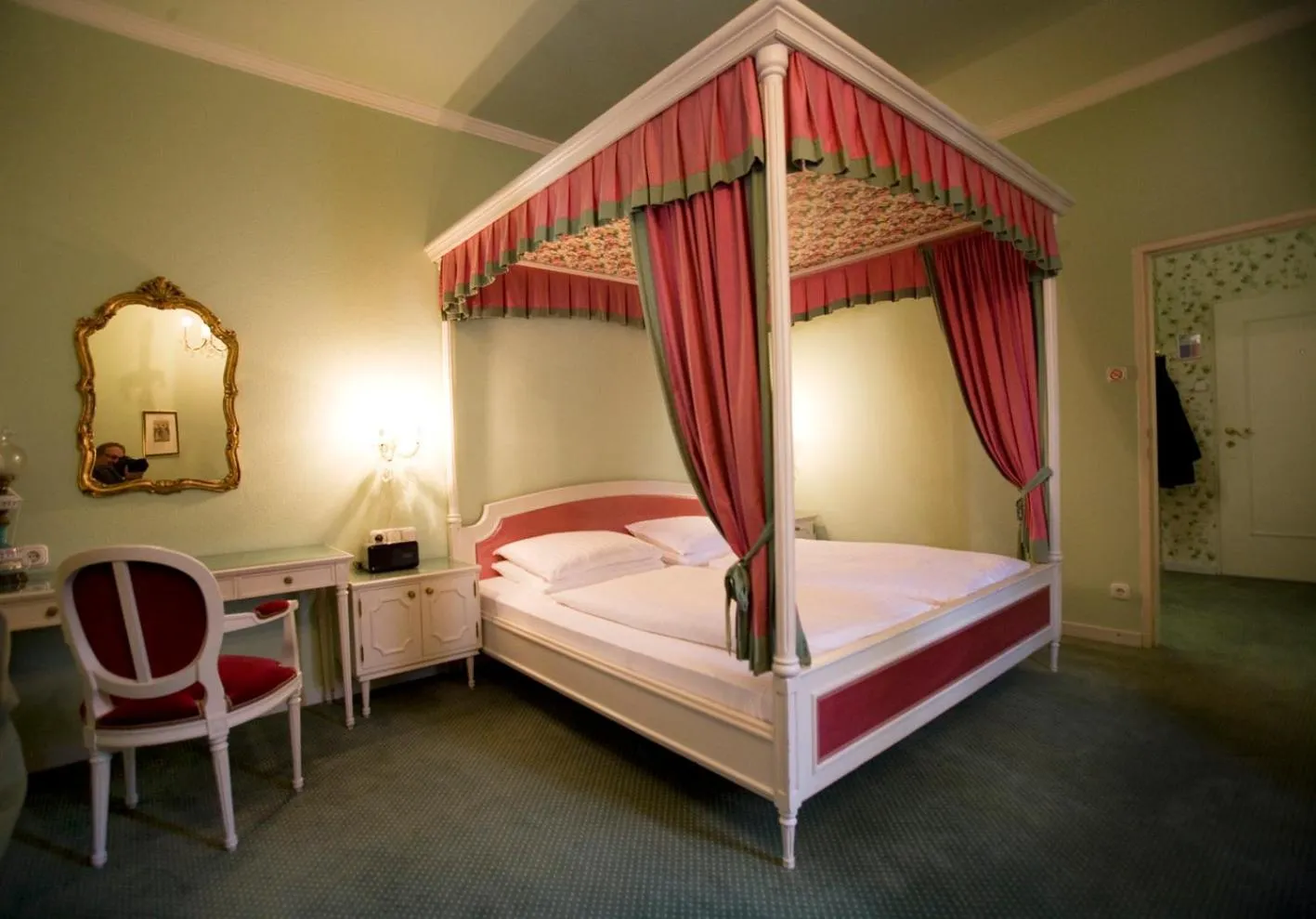 Bed in Hotel Hohenstauffen