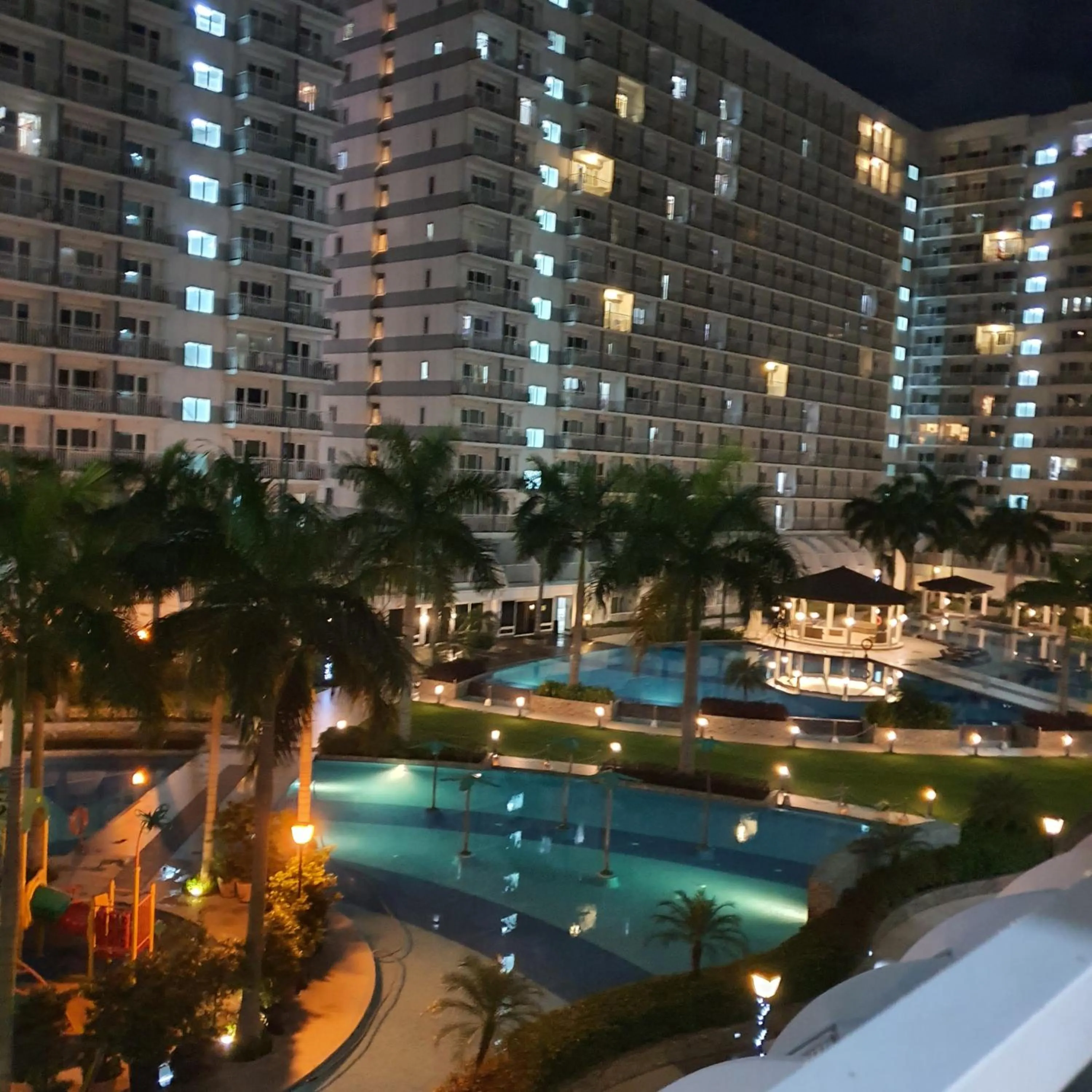 Swimming pool in SHELL RESIDENCES