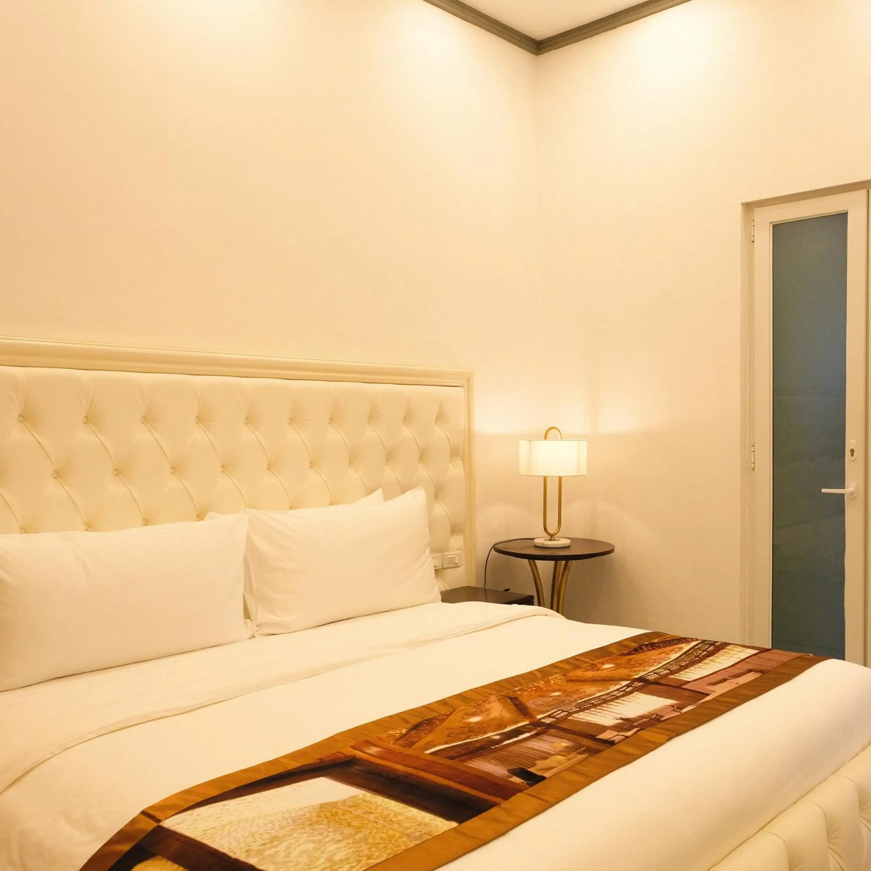 Bedroom, Bed in Rancho Bernardo Luxury Villas and Resort Bedroom, Bed in Rancho Bernardo Luxury Villas and Resort