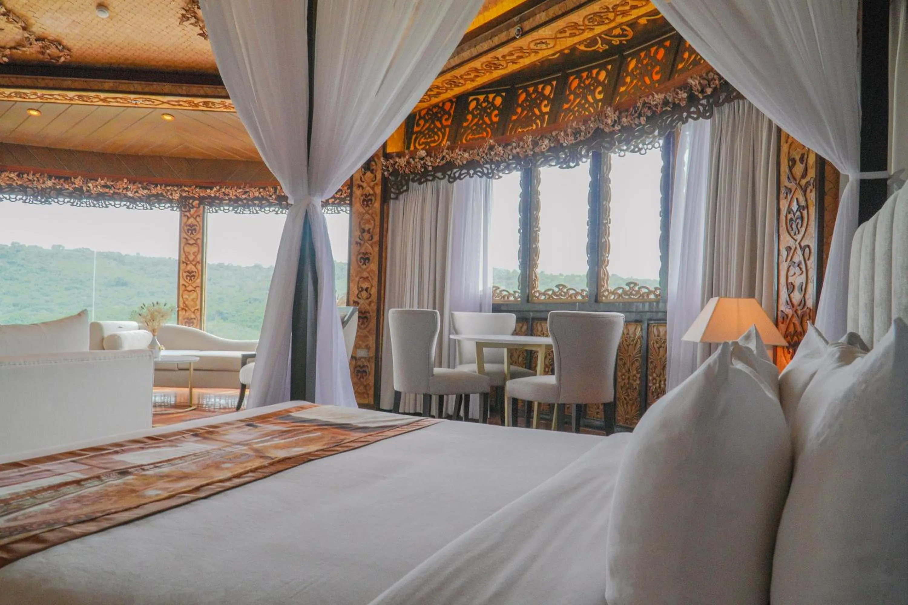 Bed in Rancho Bernardo Luxury Villas and Resort