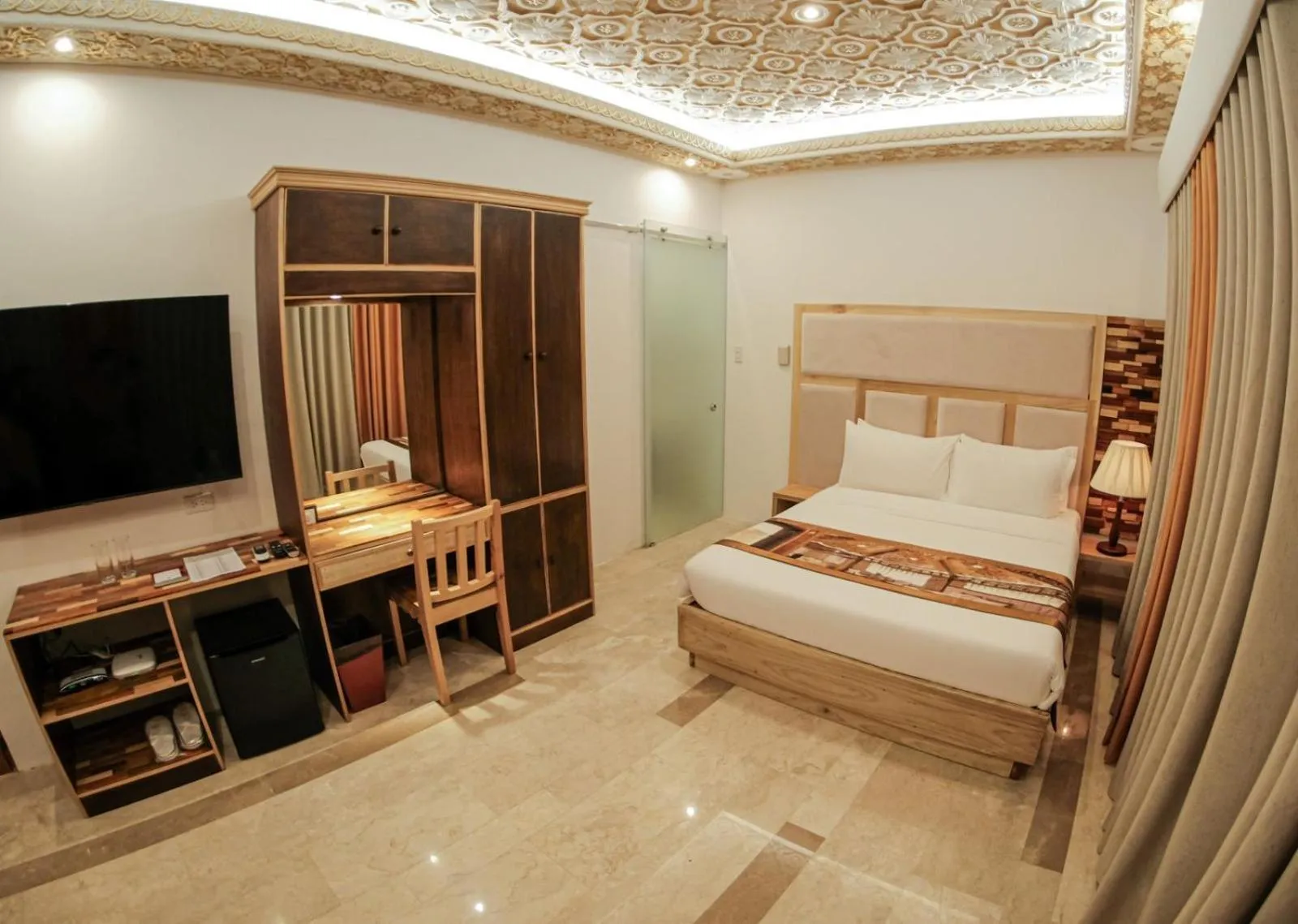 View (from property/room), Bed in Rancho Bernardo Luxury Villas and Resort