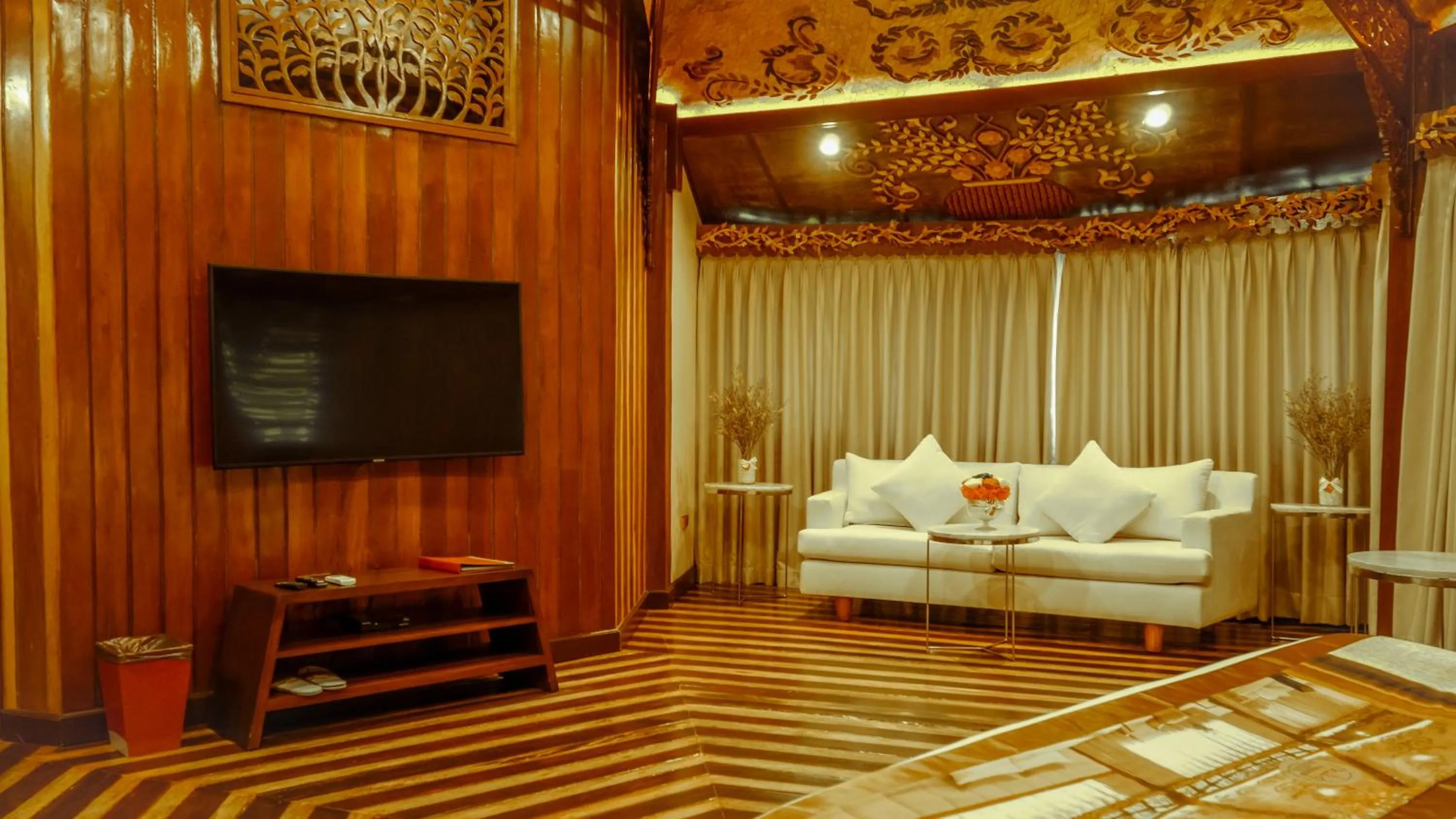 TV and multimedia in Rancho Bernardo Luxury Villas and Resort