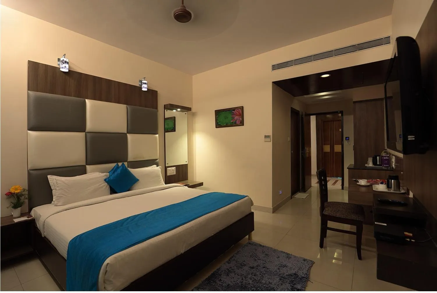 oven, Bed in Hotel Sanman Gardenia